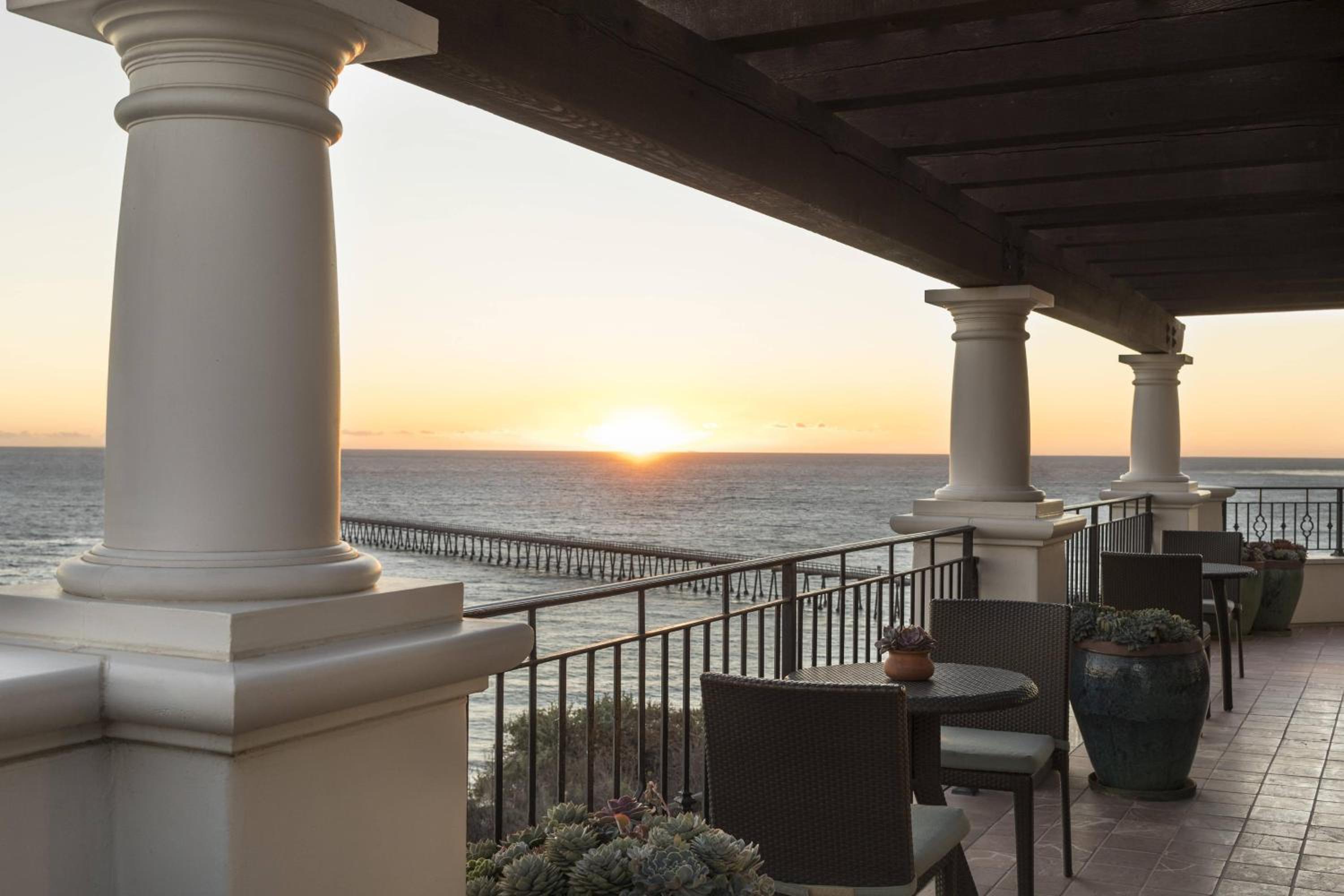 Two Bedroom Penthouse Suite with Ocean view, Fireplace and Balcony   photo 3
