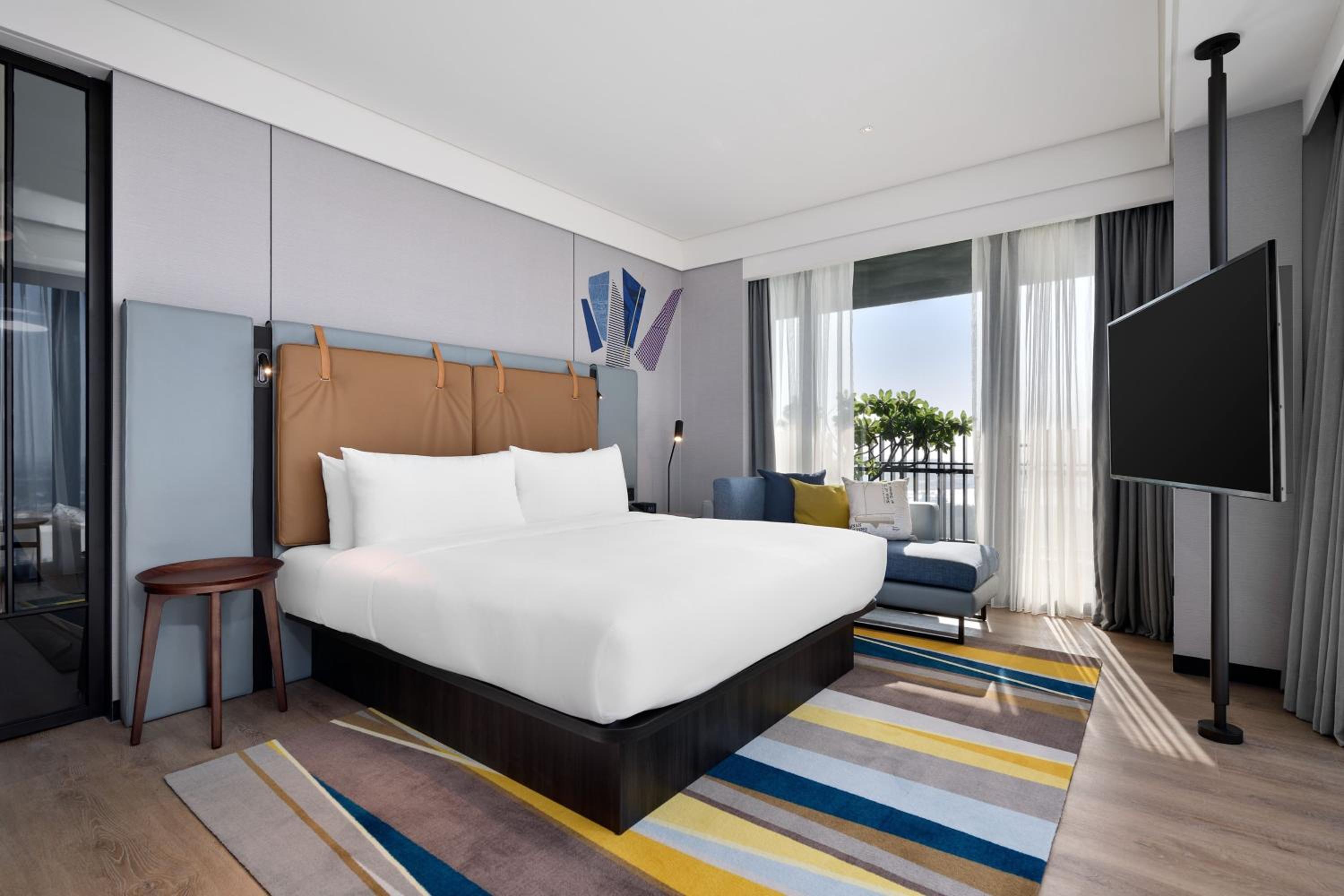 Junior King Suite with Harbor View