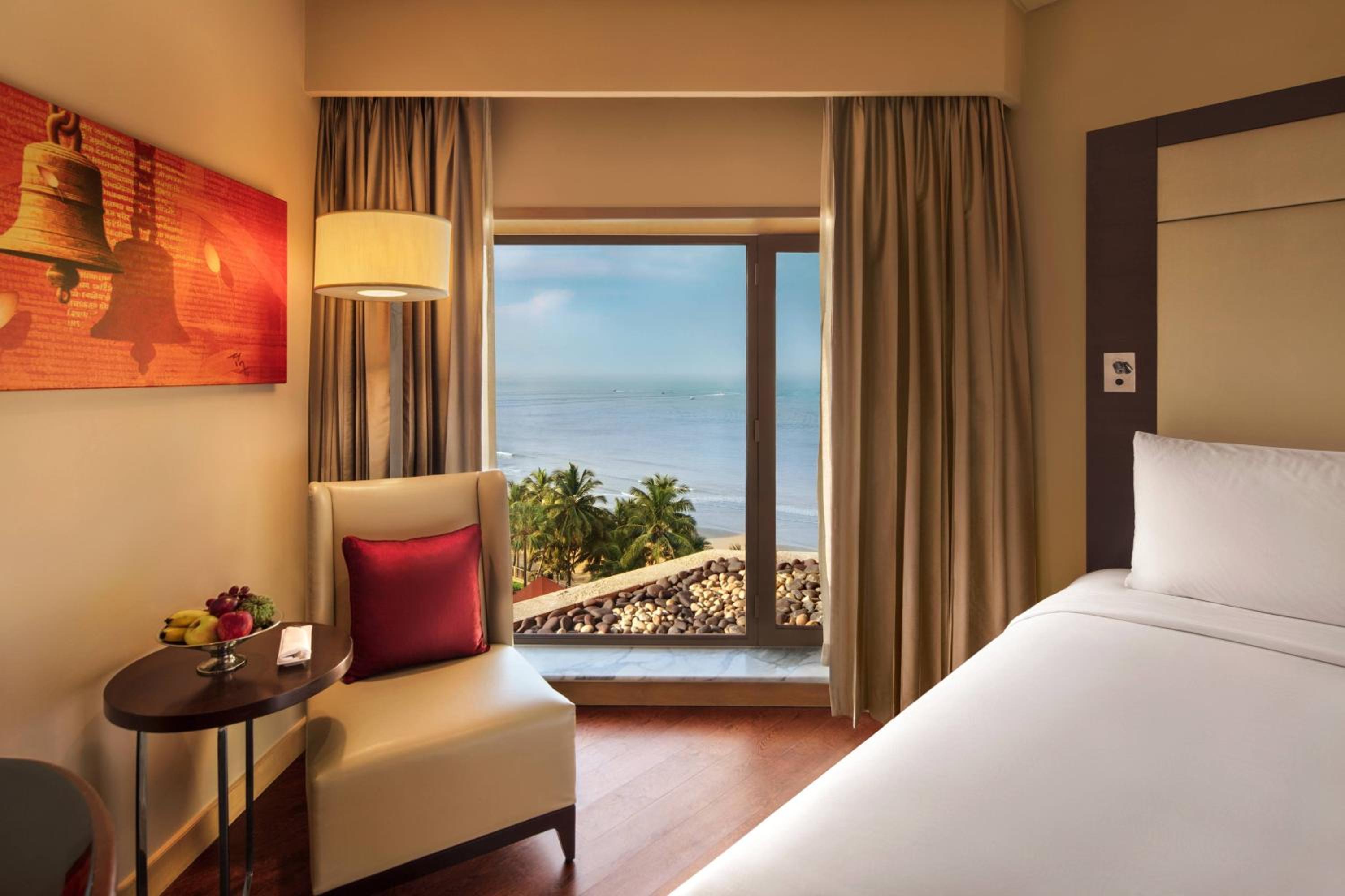 Guest room, 1 King, Ocean view - Photo 2