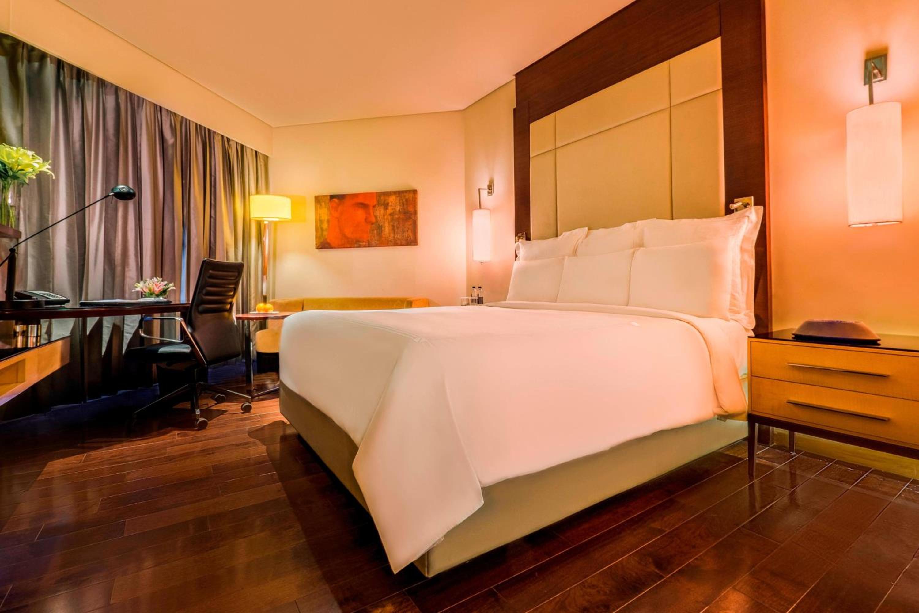 Guest room, 1 King, City view - Photo 6