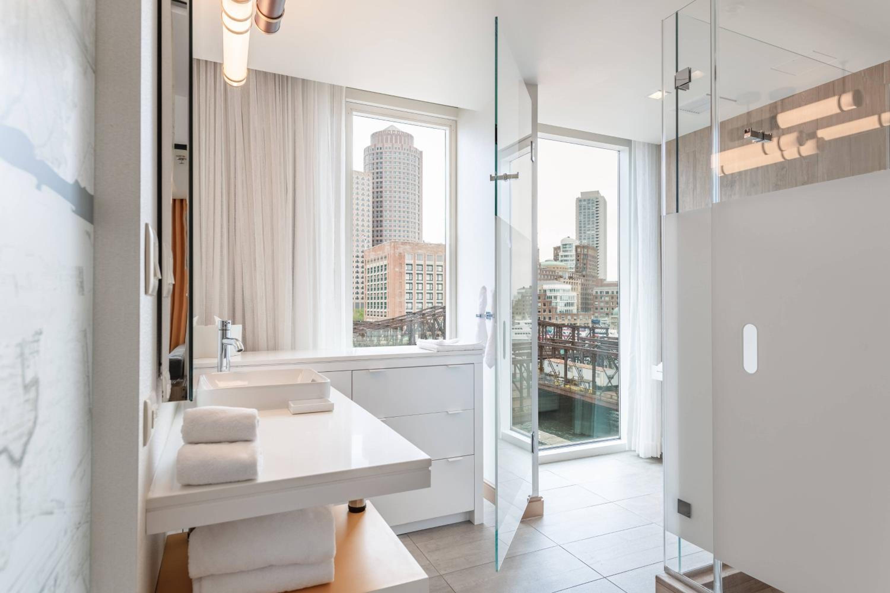 King Coveted Corner Room - City View thumbnail 5