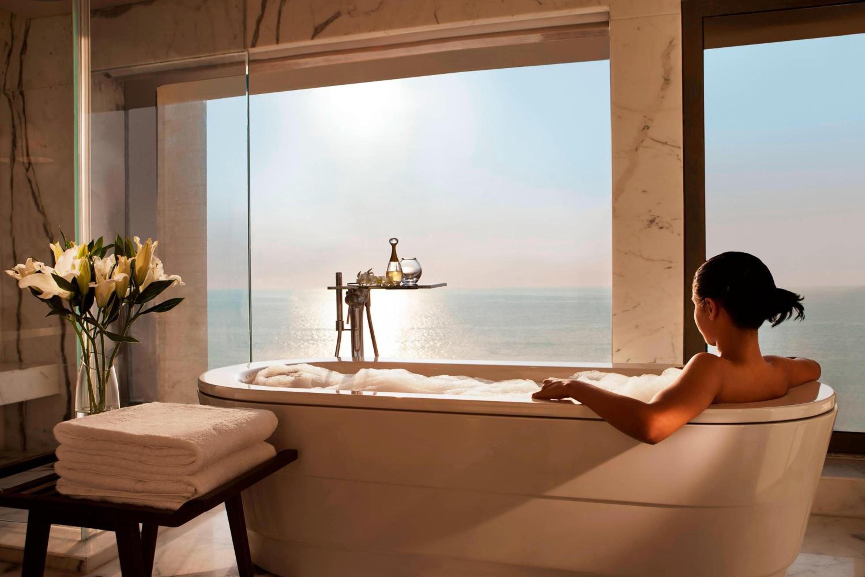 1 King Bed, Ocean View, Executive Lounge Access, Beach Suite - Photo 4