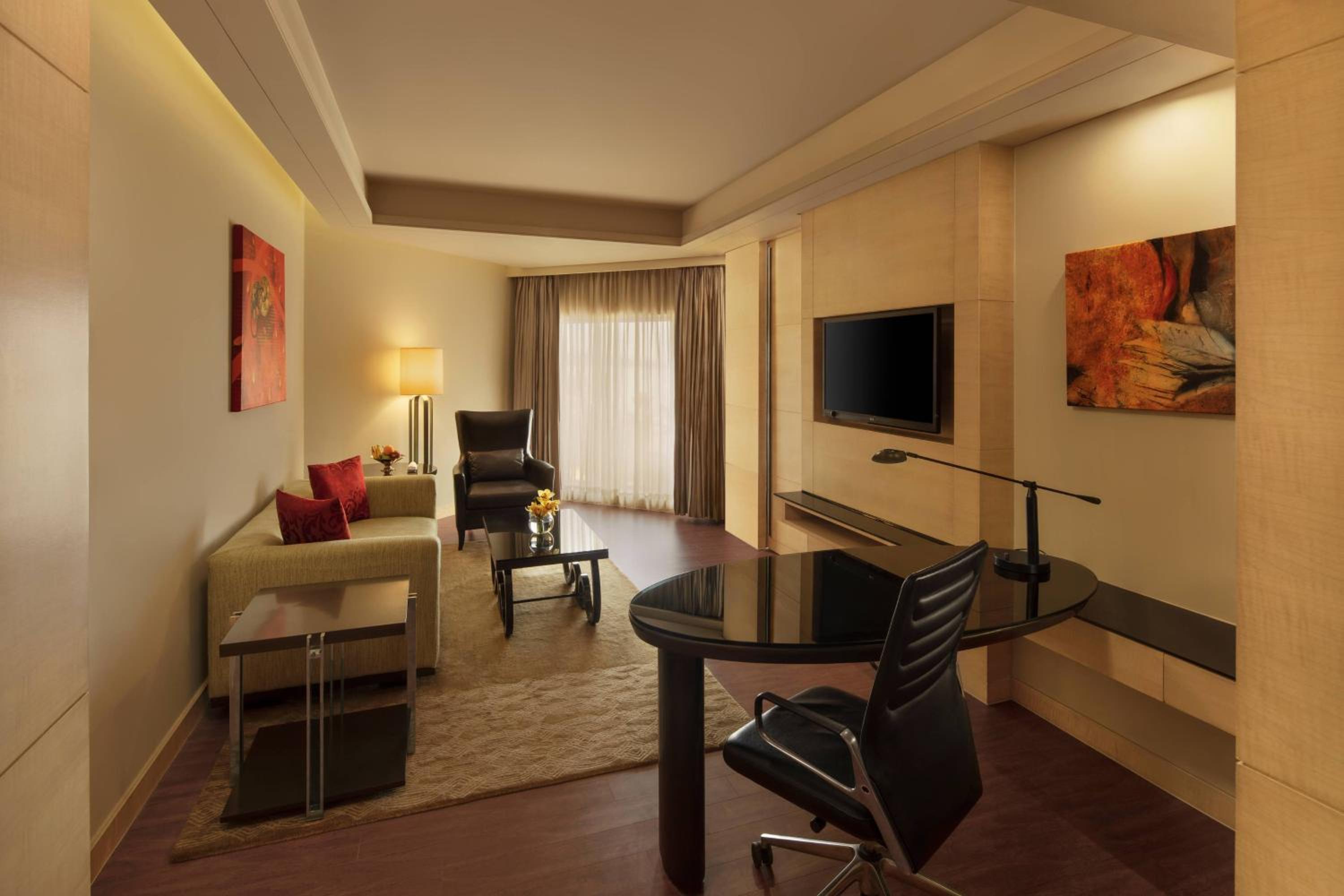 1 King Bed, Ocean View, Executive Lounge Access, Beach Suite - Photo 1