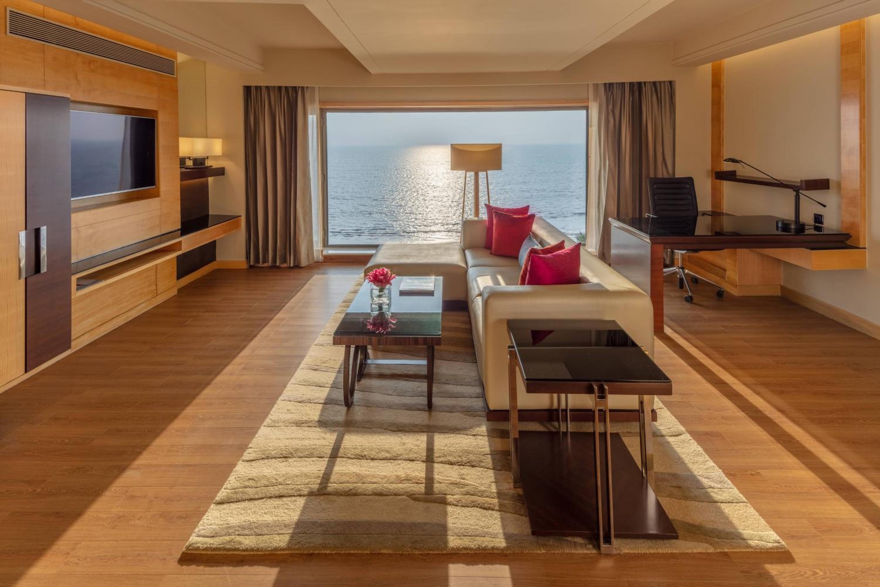 1 King Bed, Ocean View, Executive Lounge Access, Sunset Suite (Enjoy 10% off on Food & Soft Beverages and Laundry) at JW Marriott Mumbai Juhu