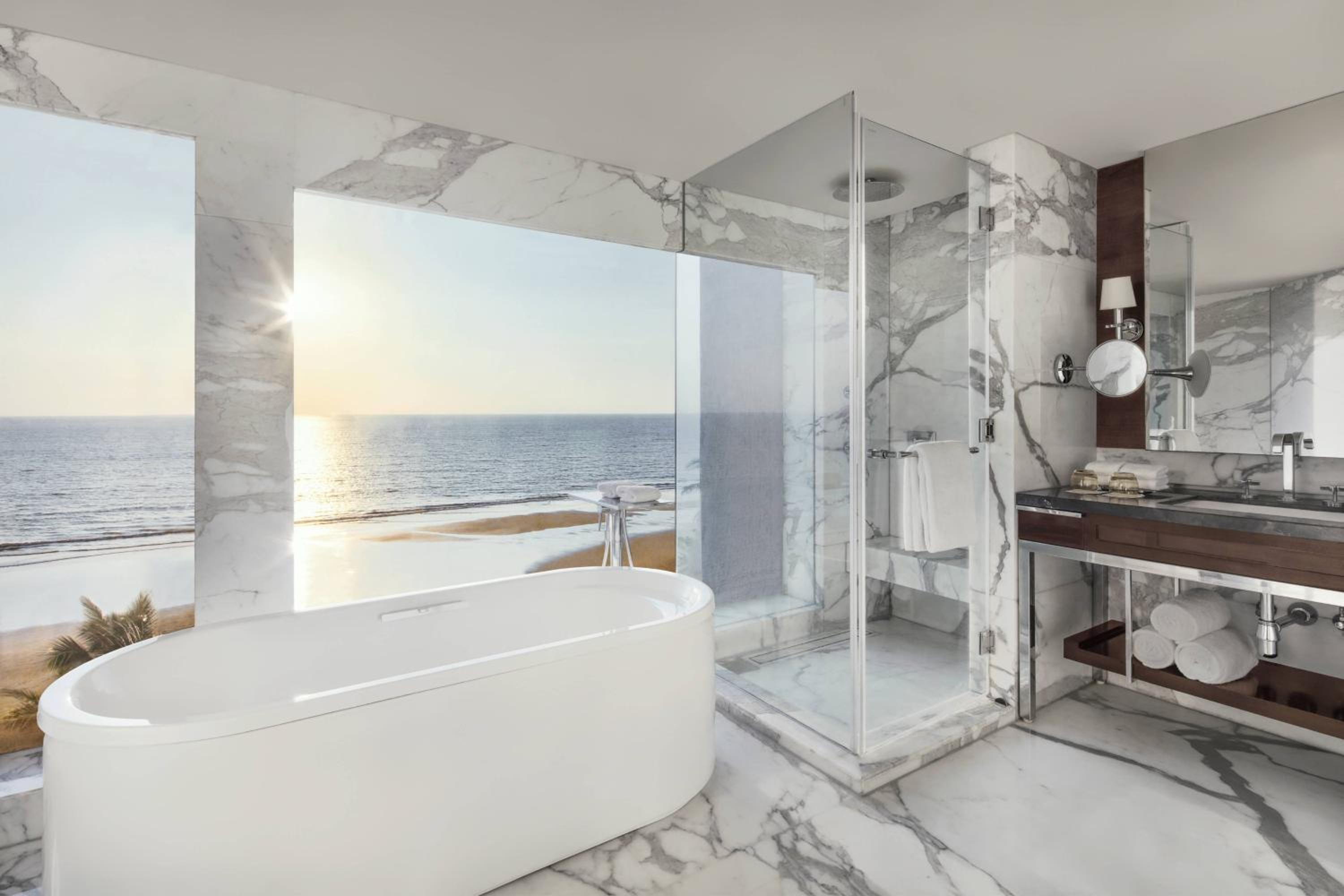 1 King Bed, Ocean View, Executive Lounge Access, Sunset Suite (Enjoy 10% off on Food & Soft Beverages and Laundry)