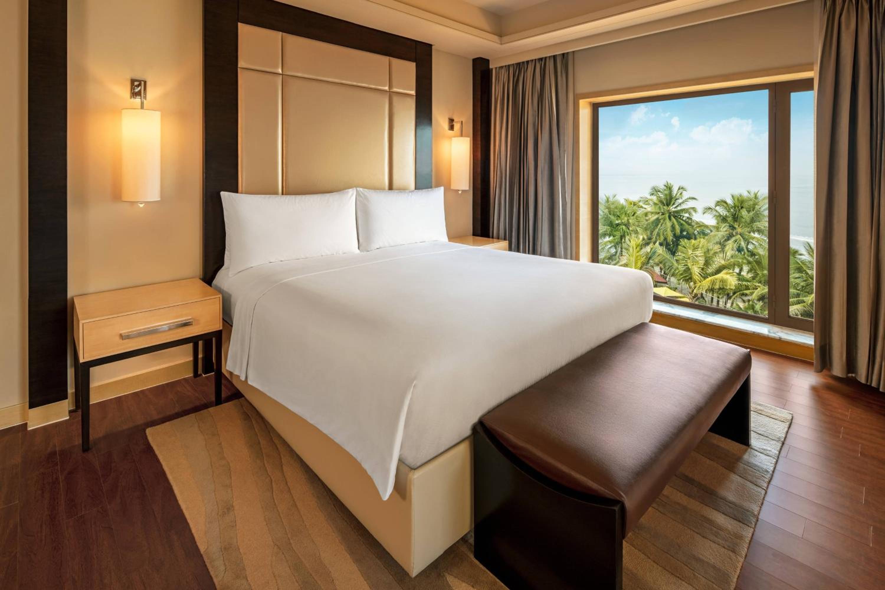 1 King Bed, Ocean View, Executive Lounge Access, Beach Suite - Photo 3