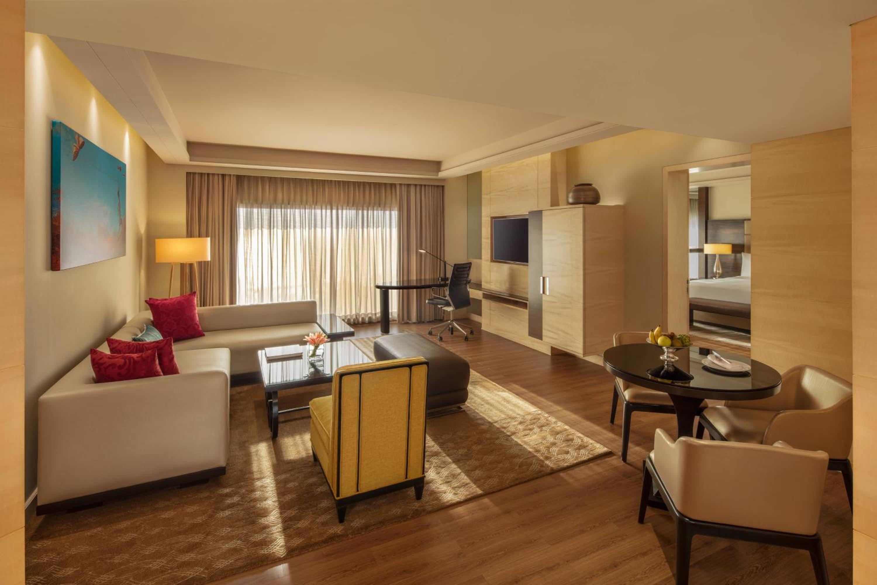 Royal Beach Suite, Executive lounge access, 1 King (Enjoy 10% off on Food & Soft Beverages and Laundry)