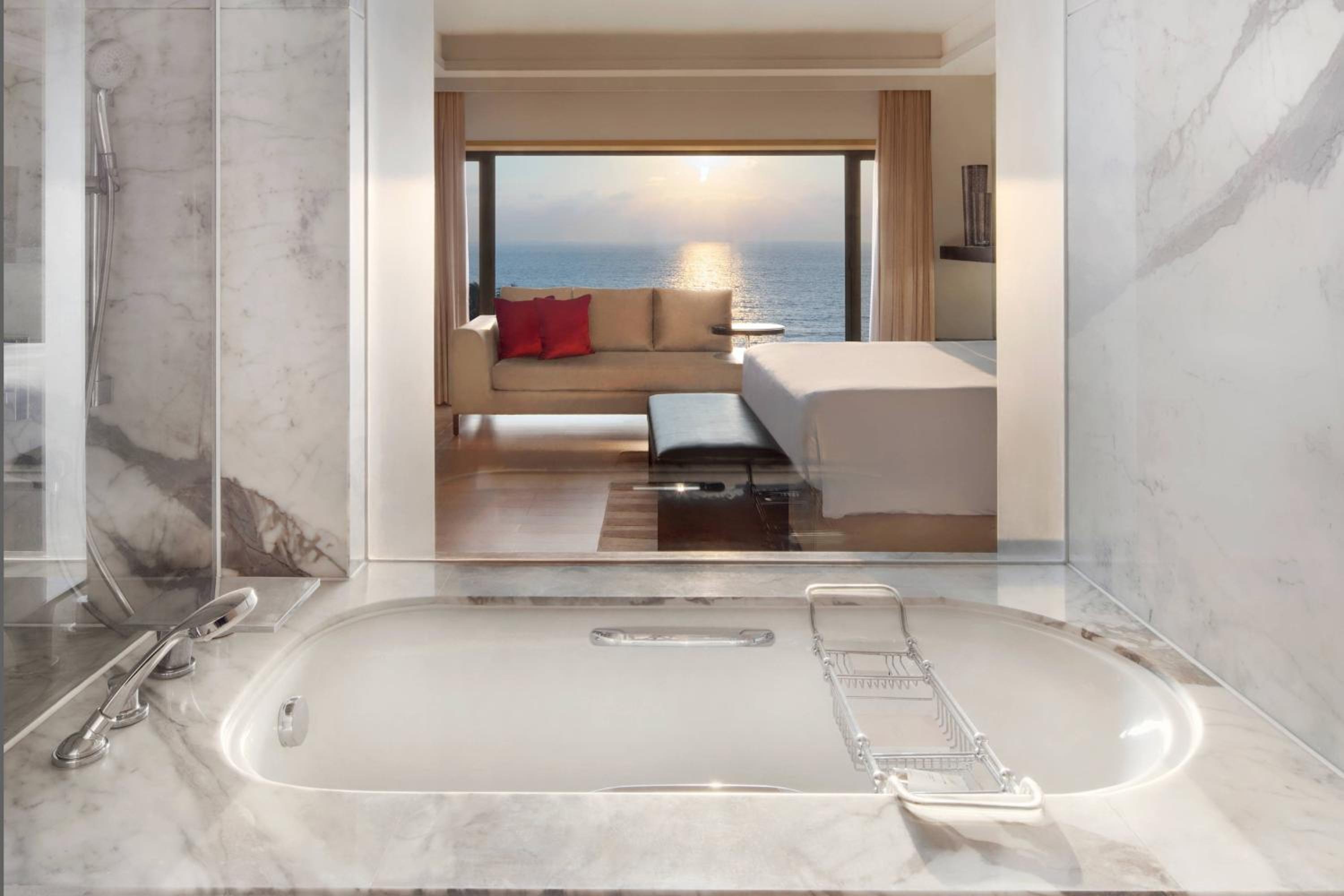 Royal Beach Suite, Executive lounge access, 1 King (Enjoy 10% off on Food & Soft Beverages and Laundry)