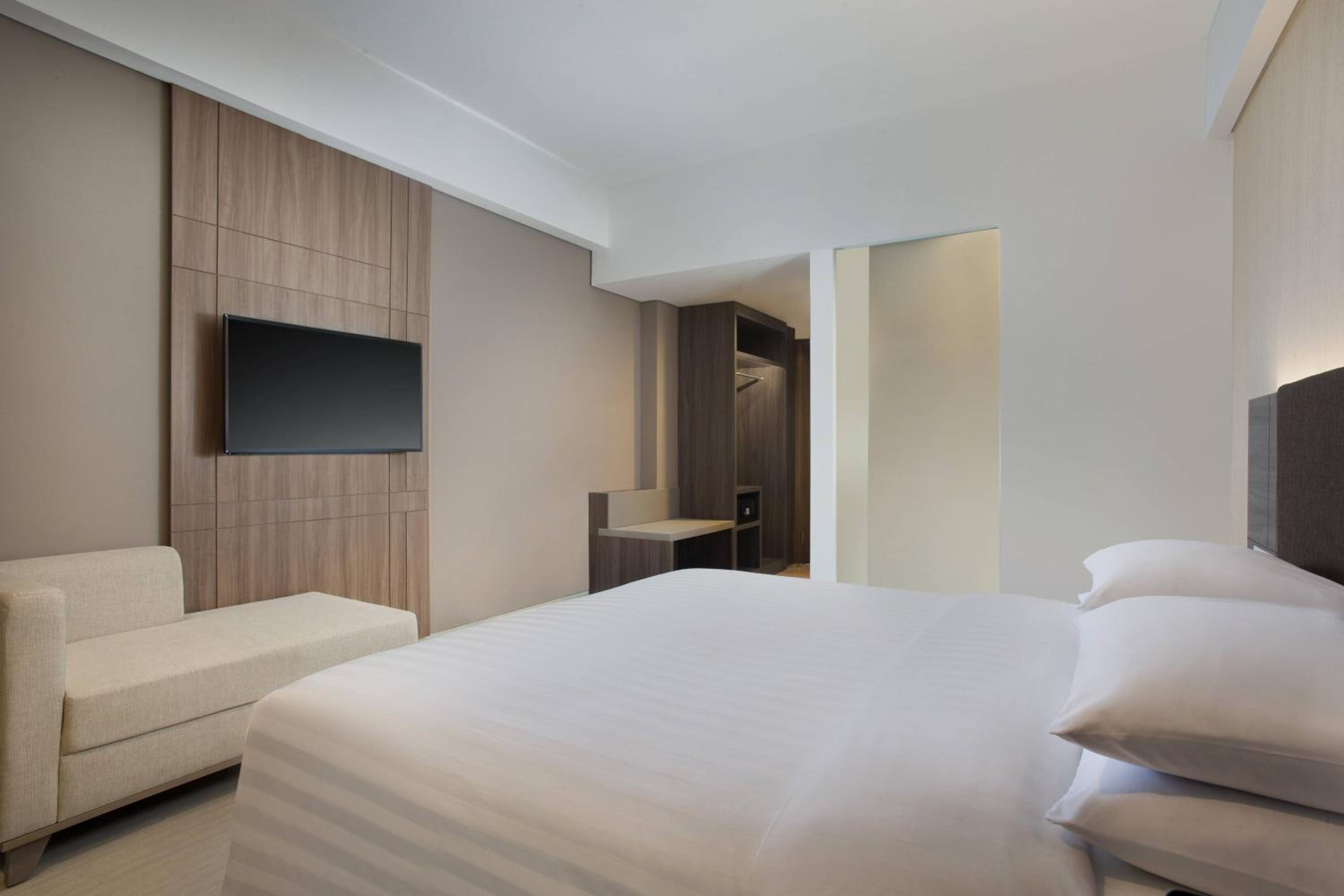 King Room with Pool View