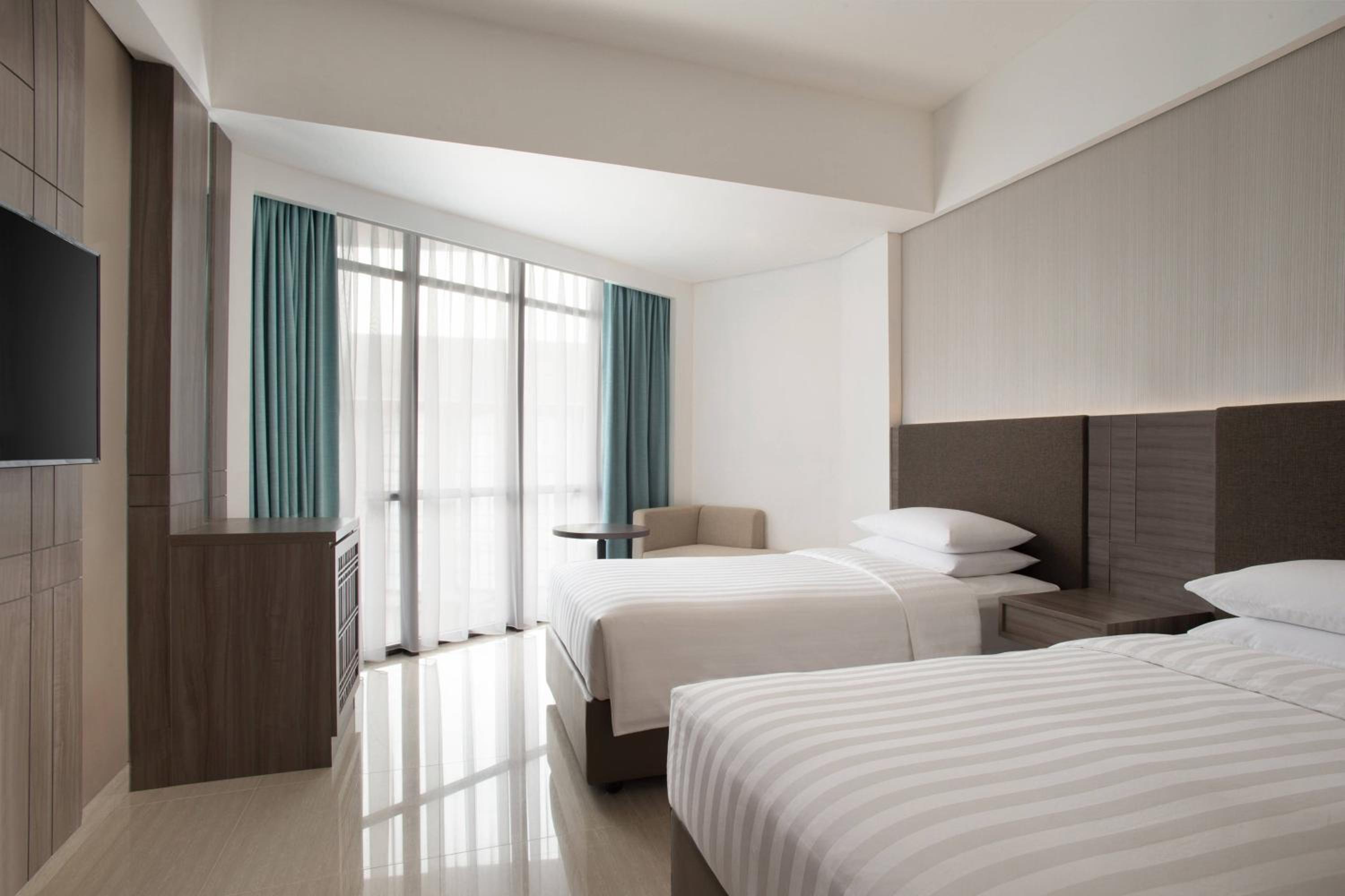 Twin Room with Balcony, Ocean View photo 3