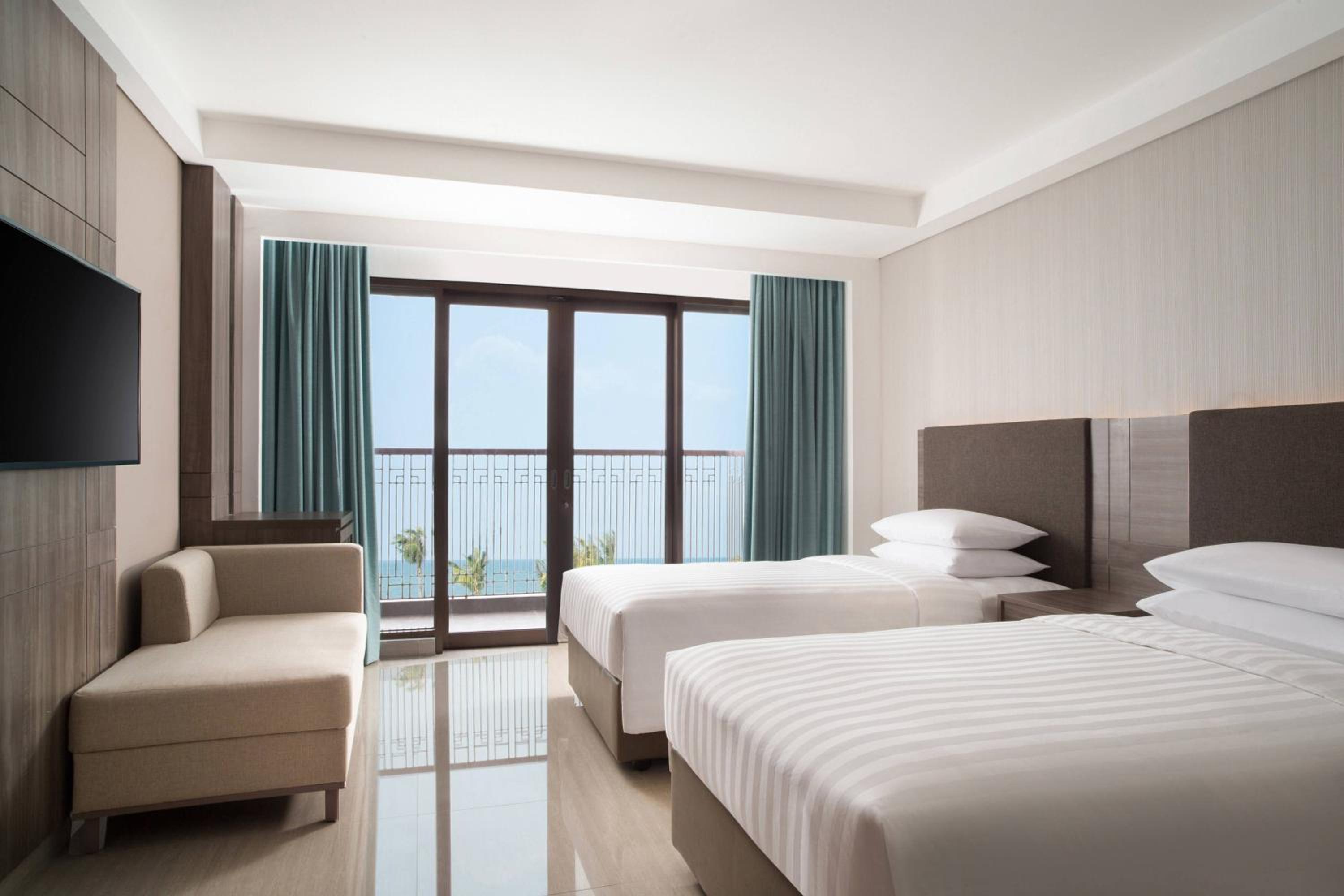 Twin Room with Balcony, Garden View photo 3