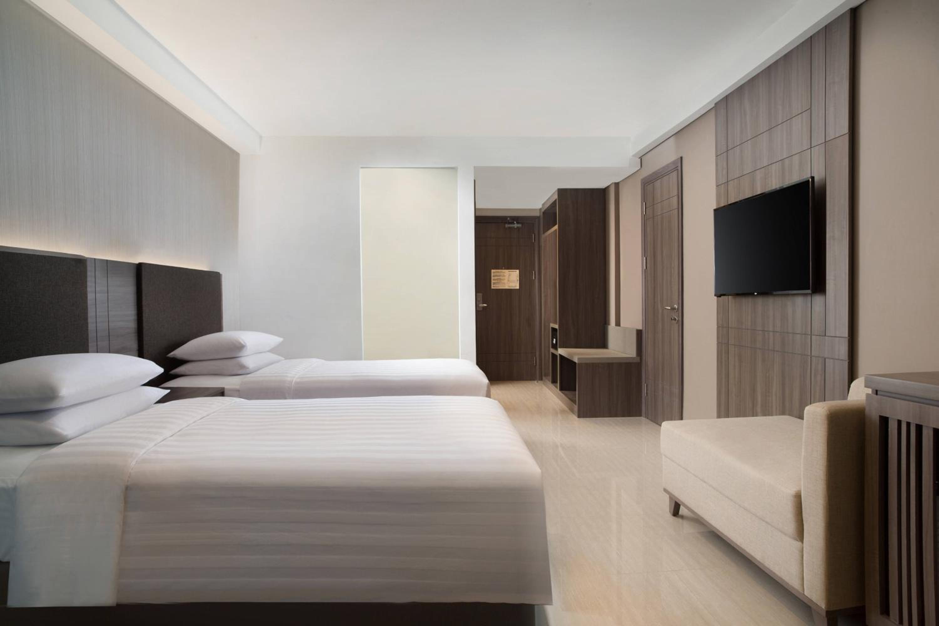 Twin Room with Balcony, Garden View
