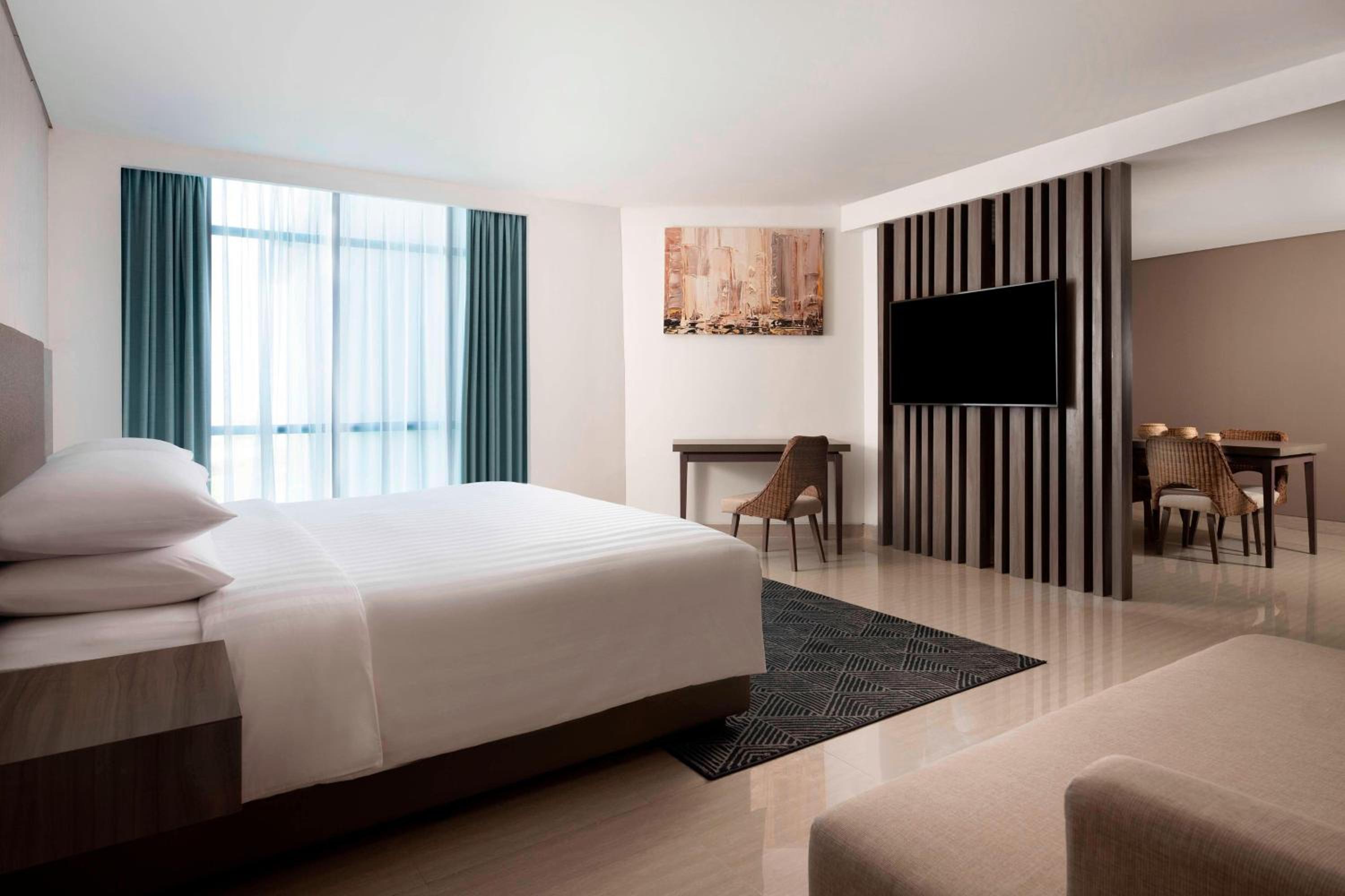 Junior King Suite