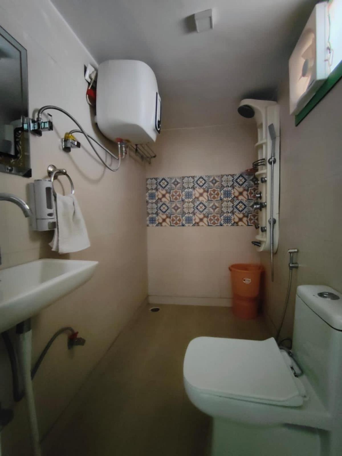 Family Room with Private Bathroom - Photo 3