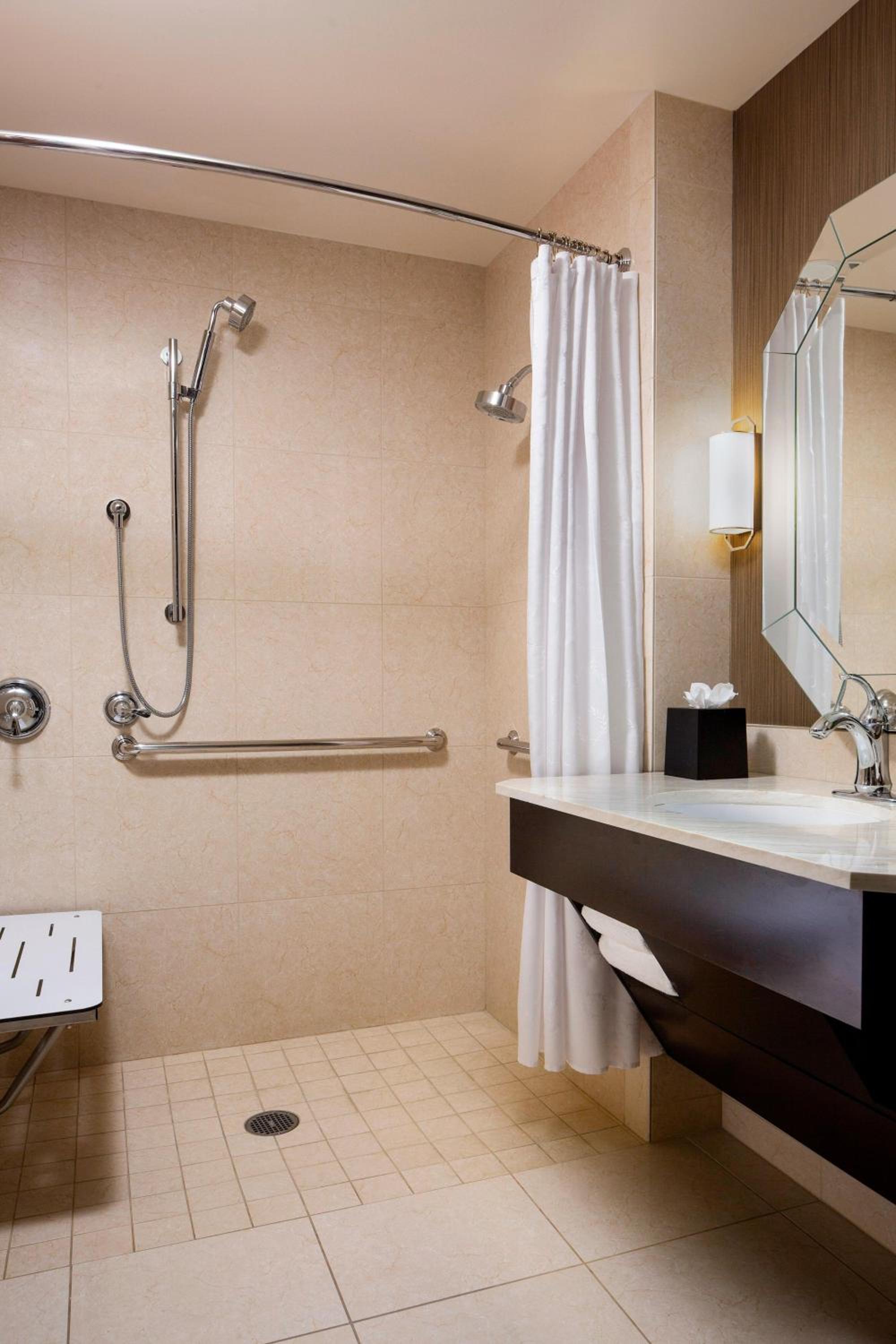 High Floor, King, Guest room, 1 King, High Floor