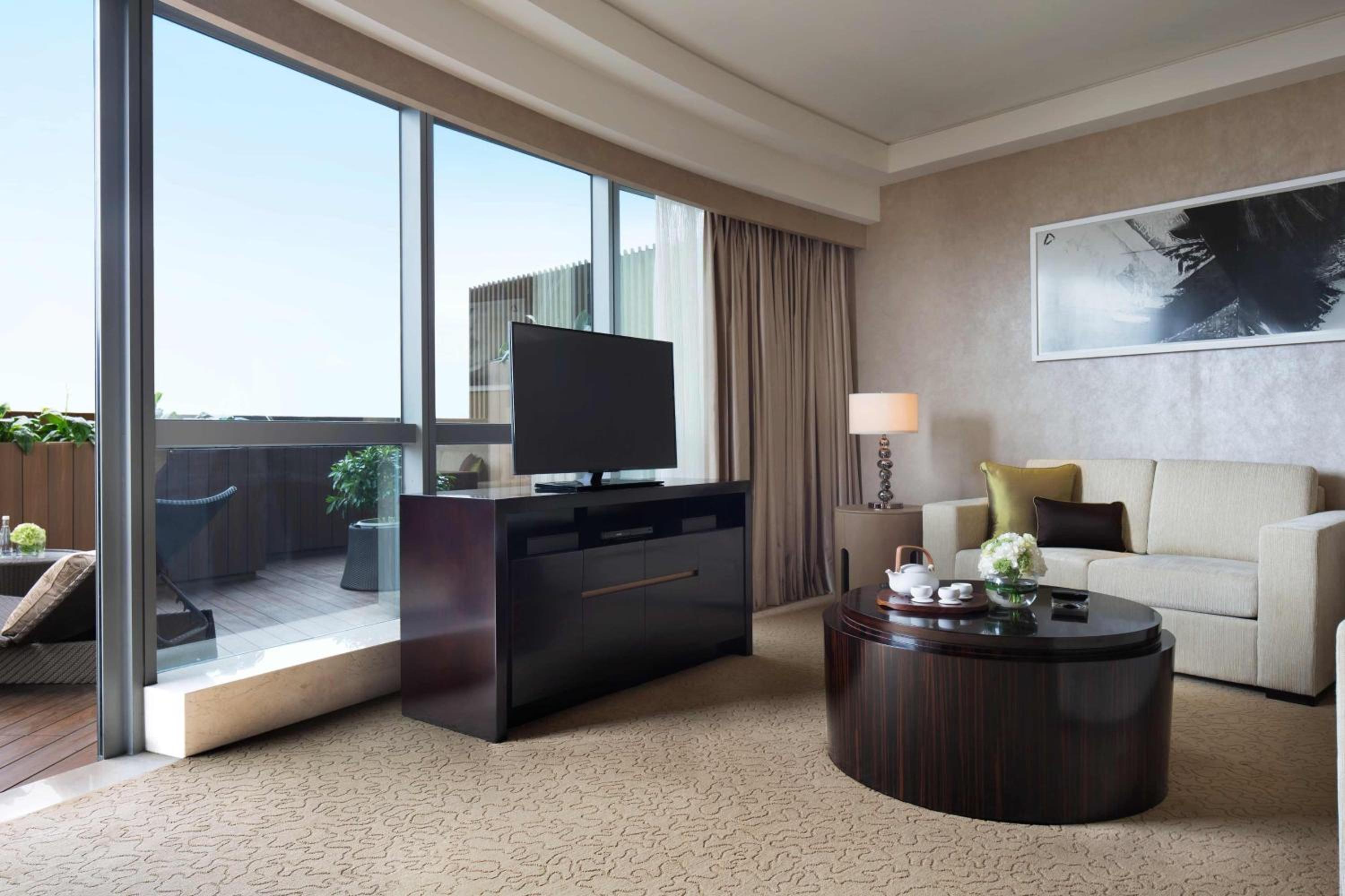 Sky Garden Suite, Executive lounge access, 1 King photo 2