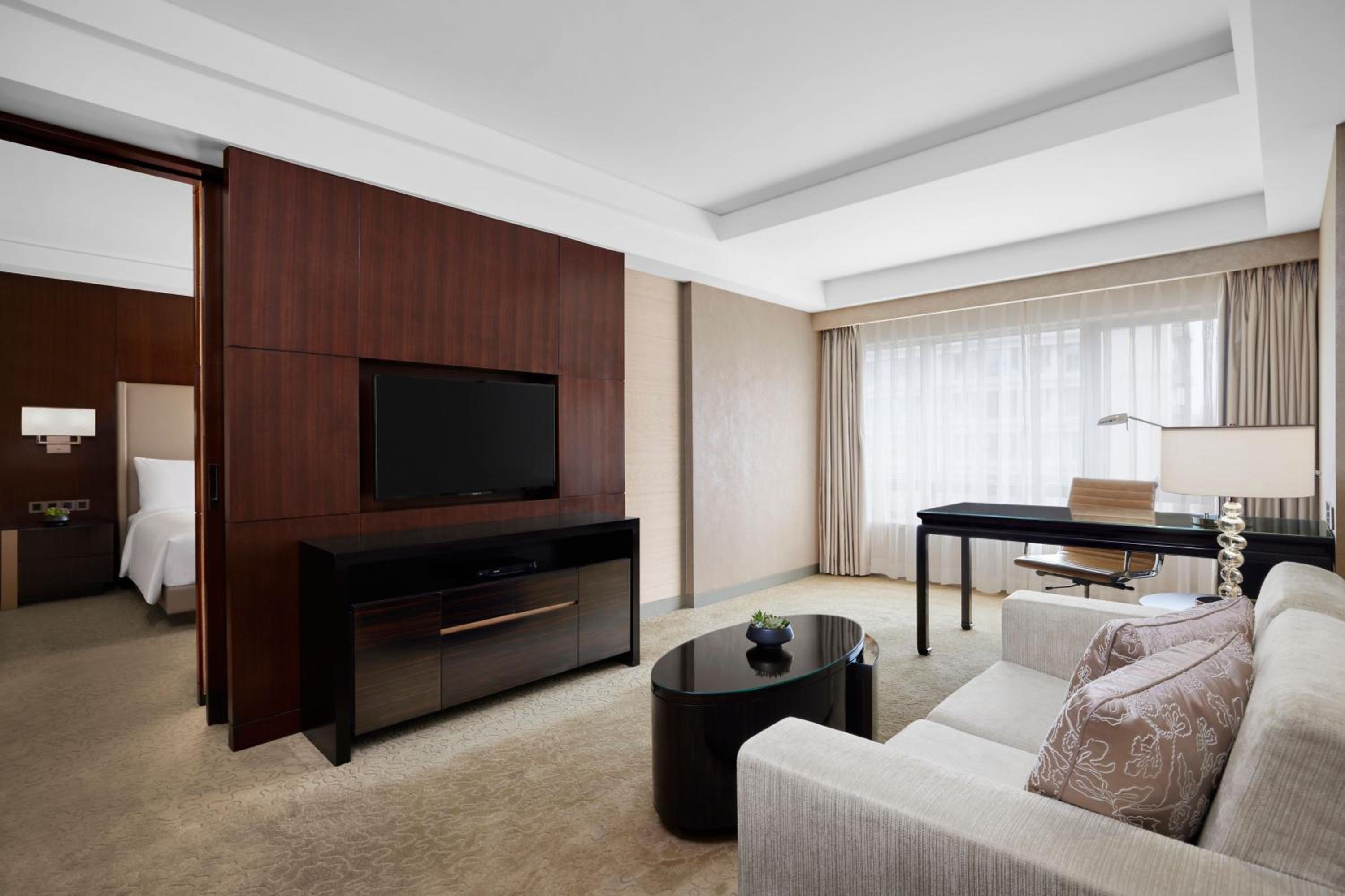 VIP Suite, Club level, 1 Bedroom Suite, 1 King