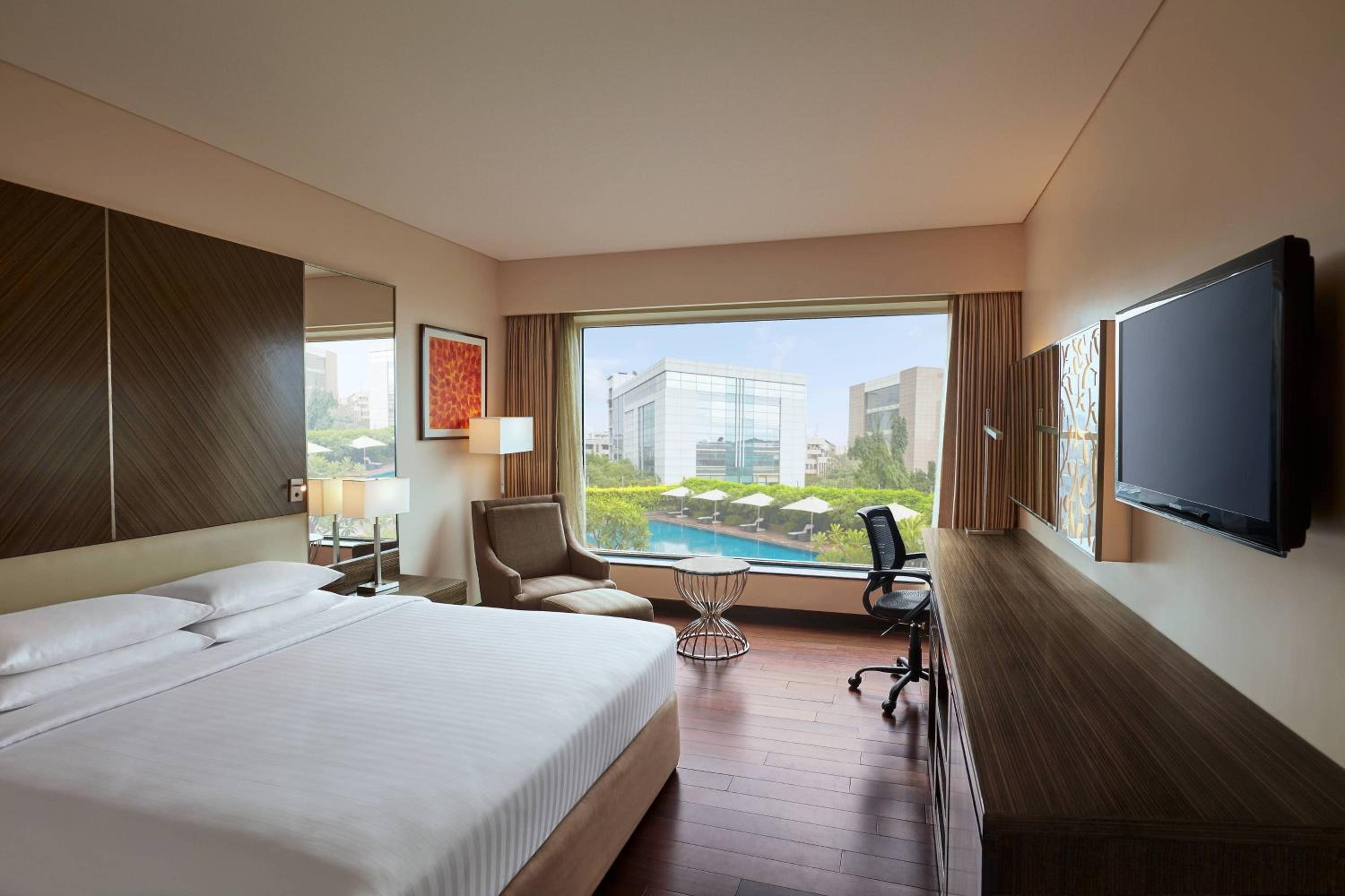 Executive King Room with Executive Lounge Access - 15% off on Spa and 20% off on Laundry - Photo 6
