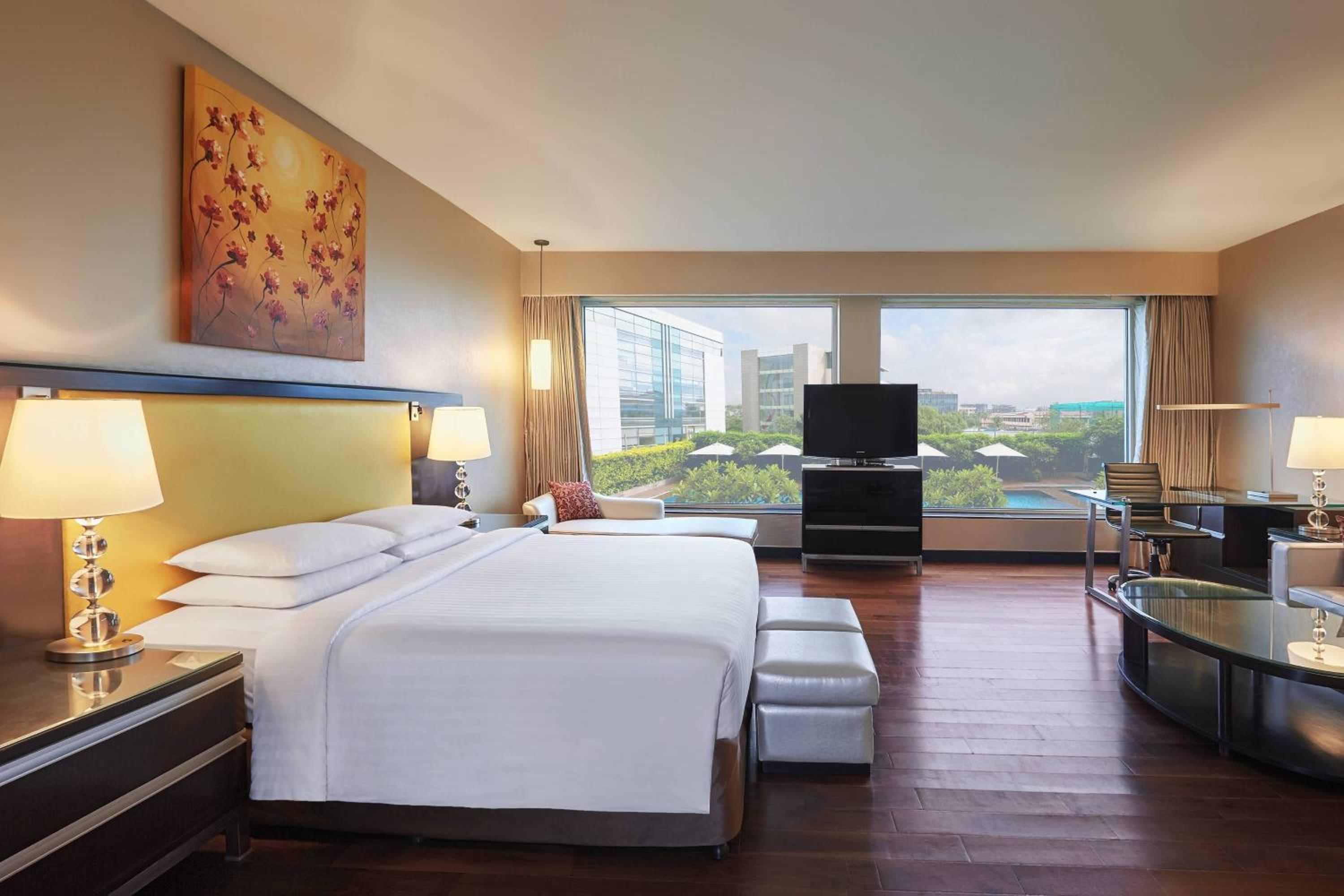 Junior Suite, Executive Lounge access, 1 Bedroom Suite - 15% off on Spa and 20% off on Laundry