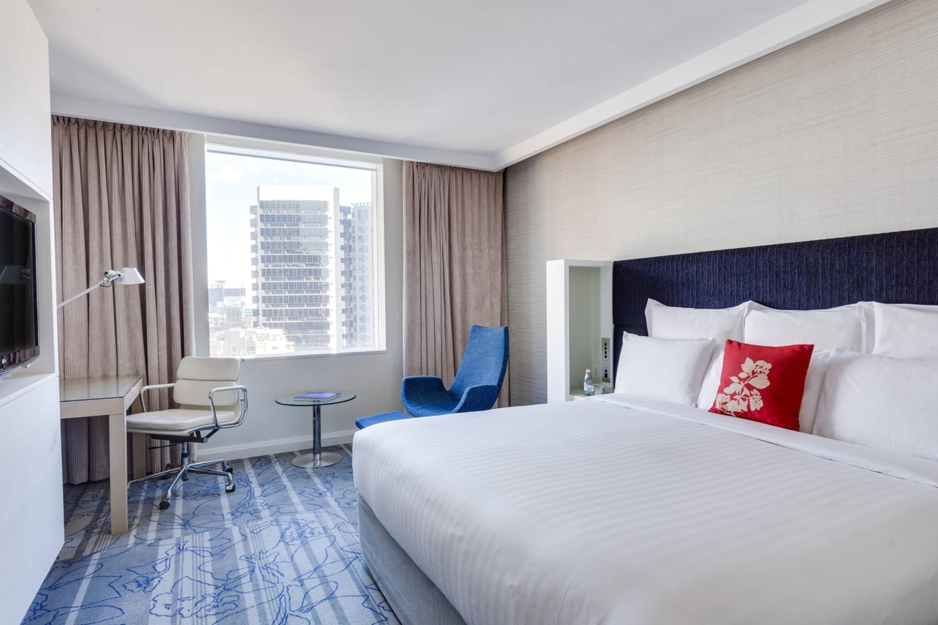 Executive Room with Club lounge access with Harbor Bridge View
