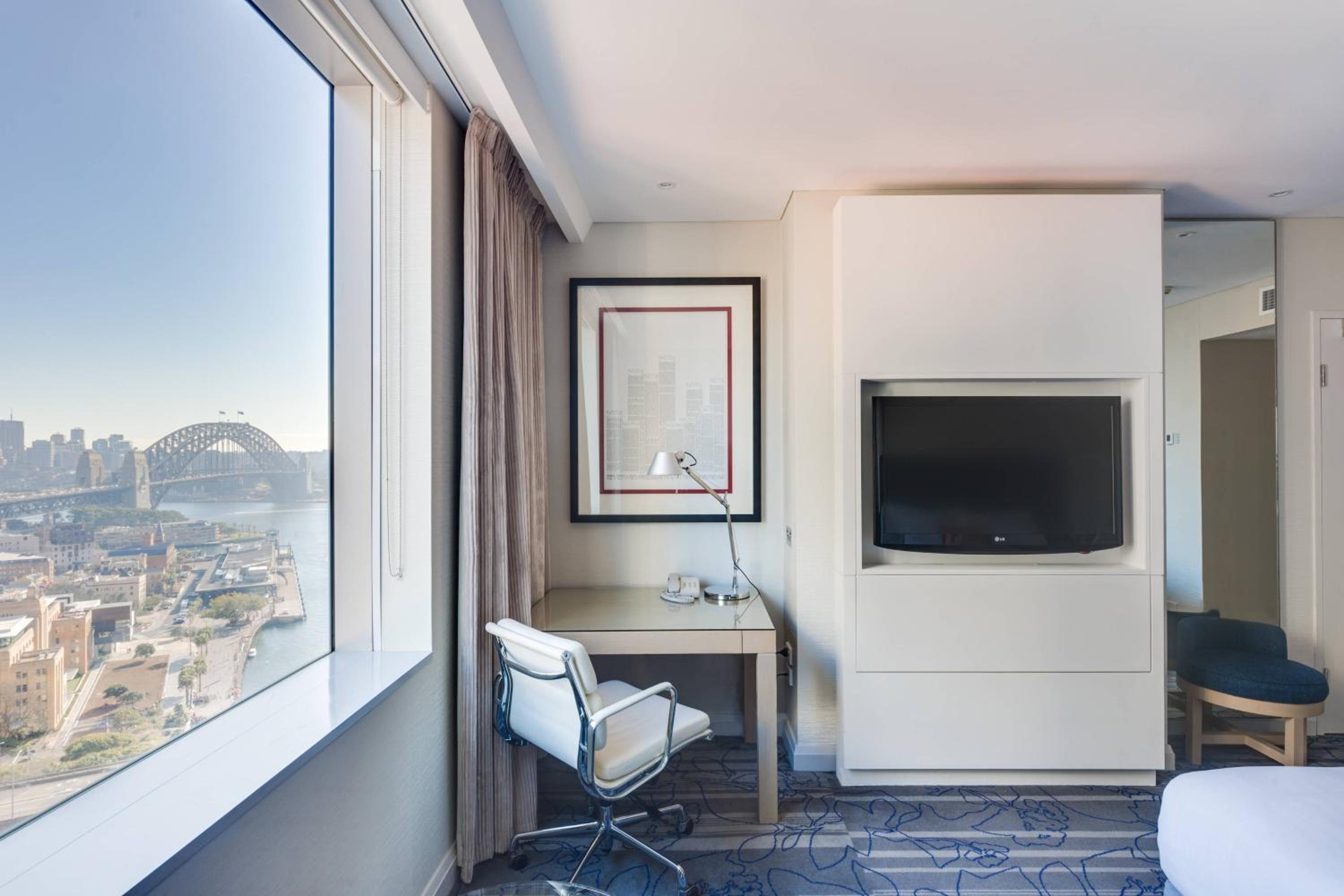 Guest room, 1 King Bed with Harbor Bridge View