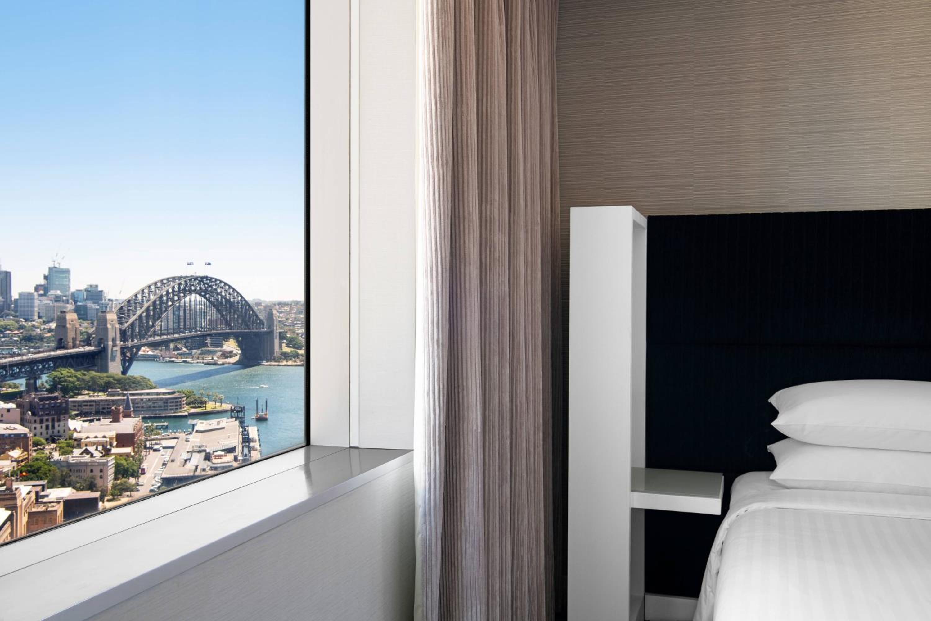 Guest room, 2 Double Beds with Partial Harbor Bridge View thumbnail 6