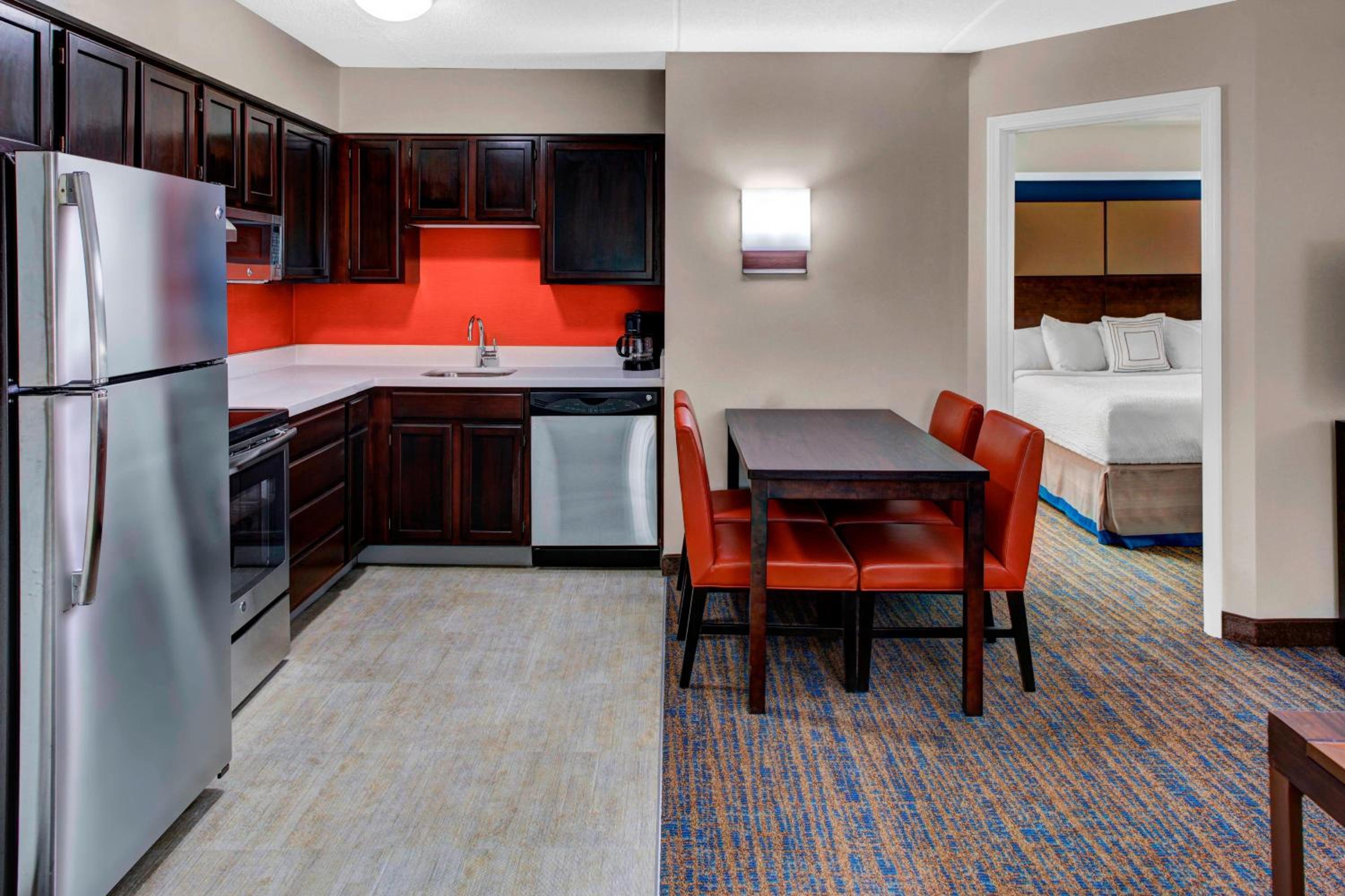 Two-Bedroom Suite - Photo 4