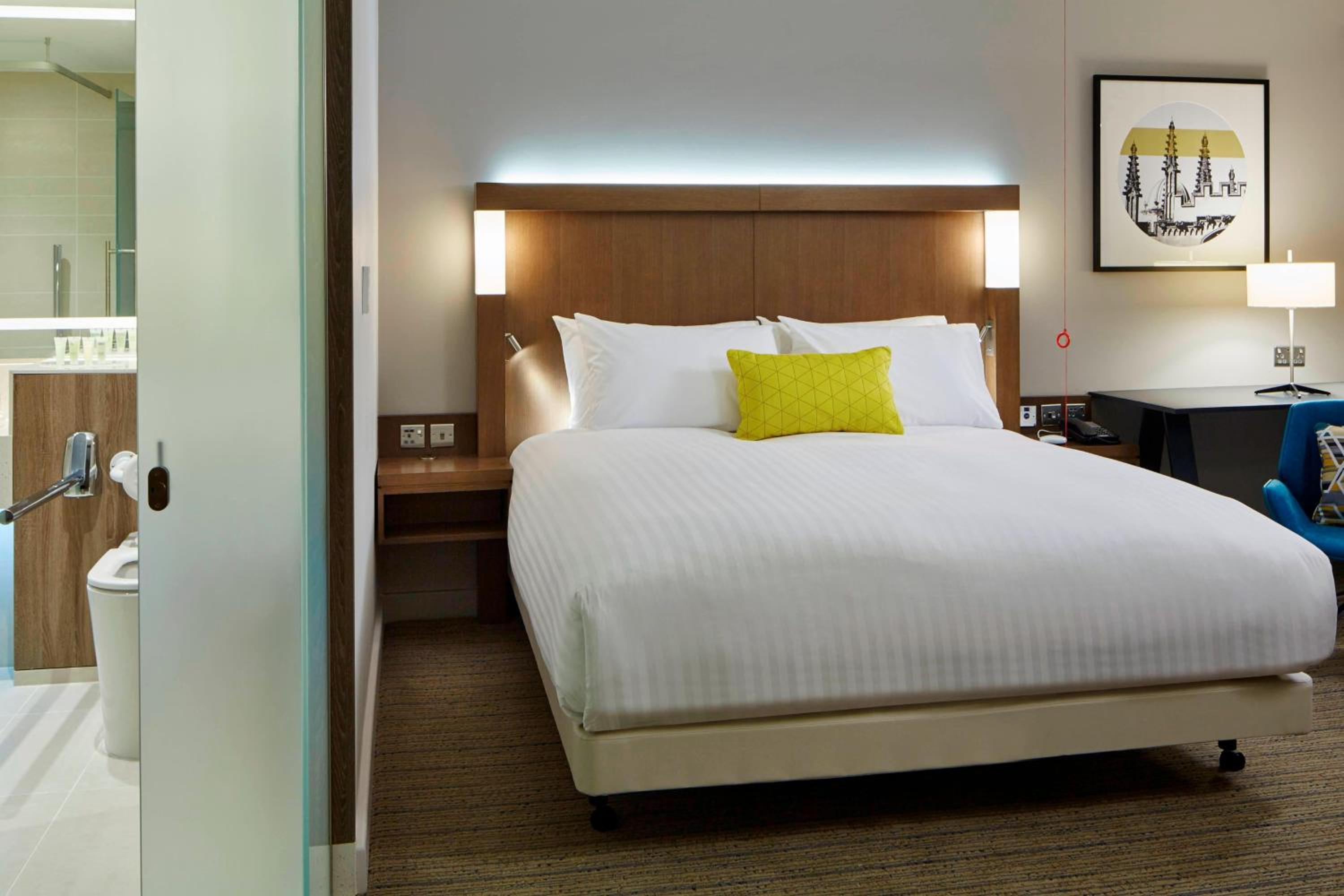 Deluxe King Room - Photo 2