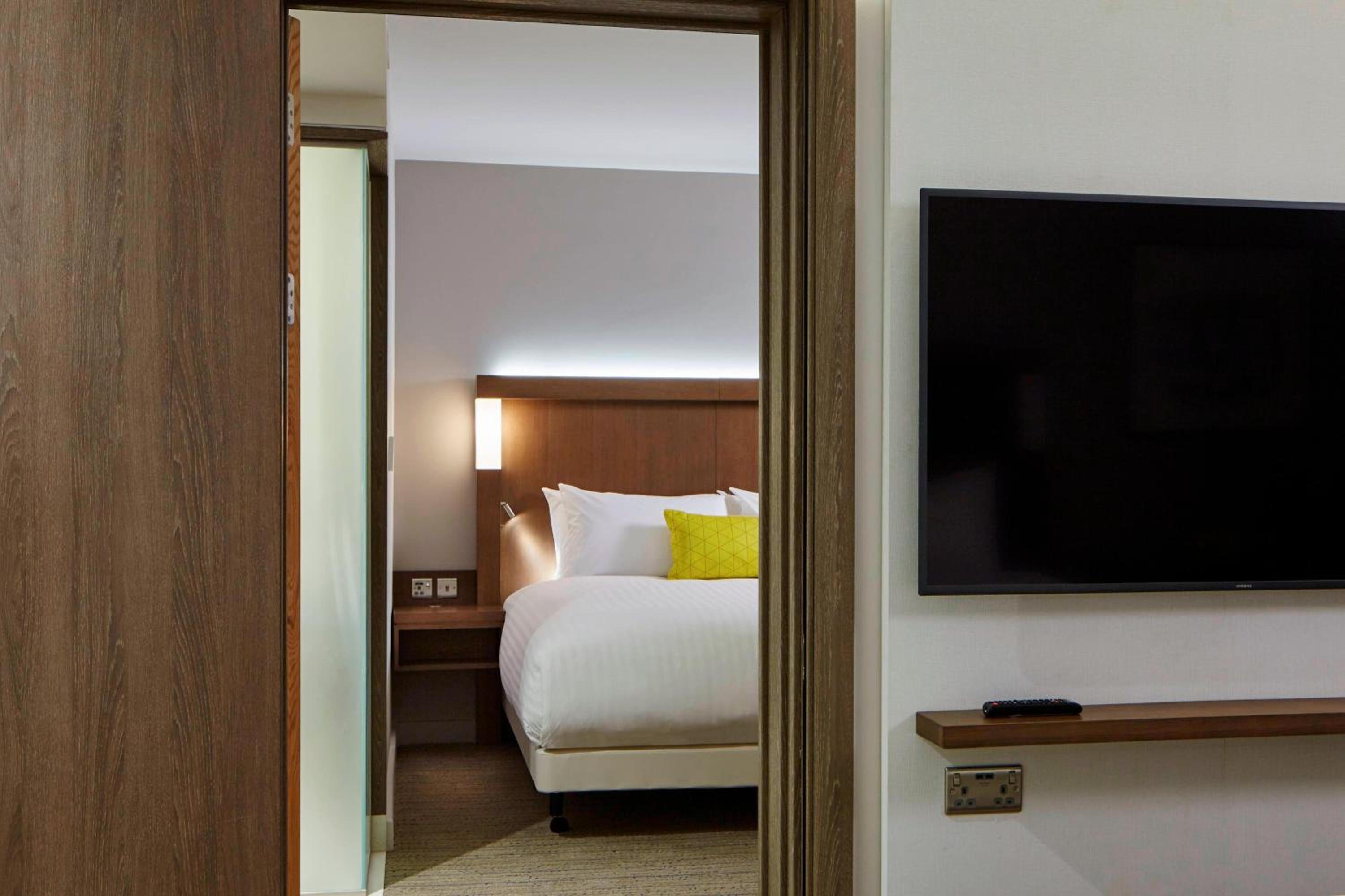 Deluxe King Room - Photo 3