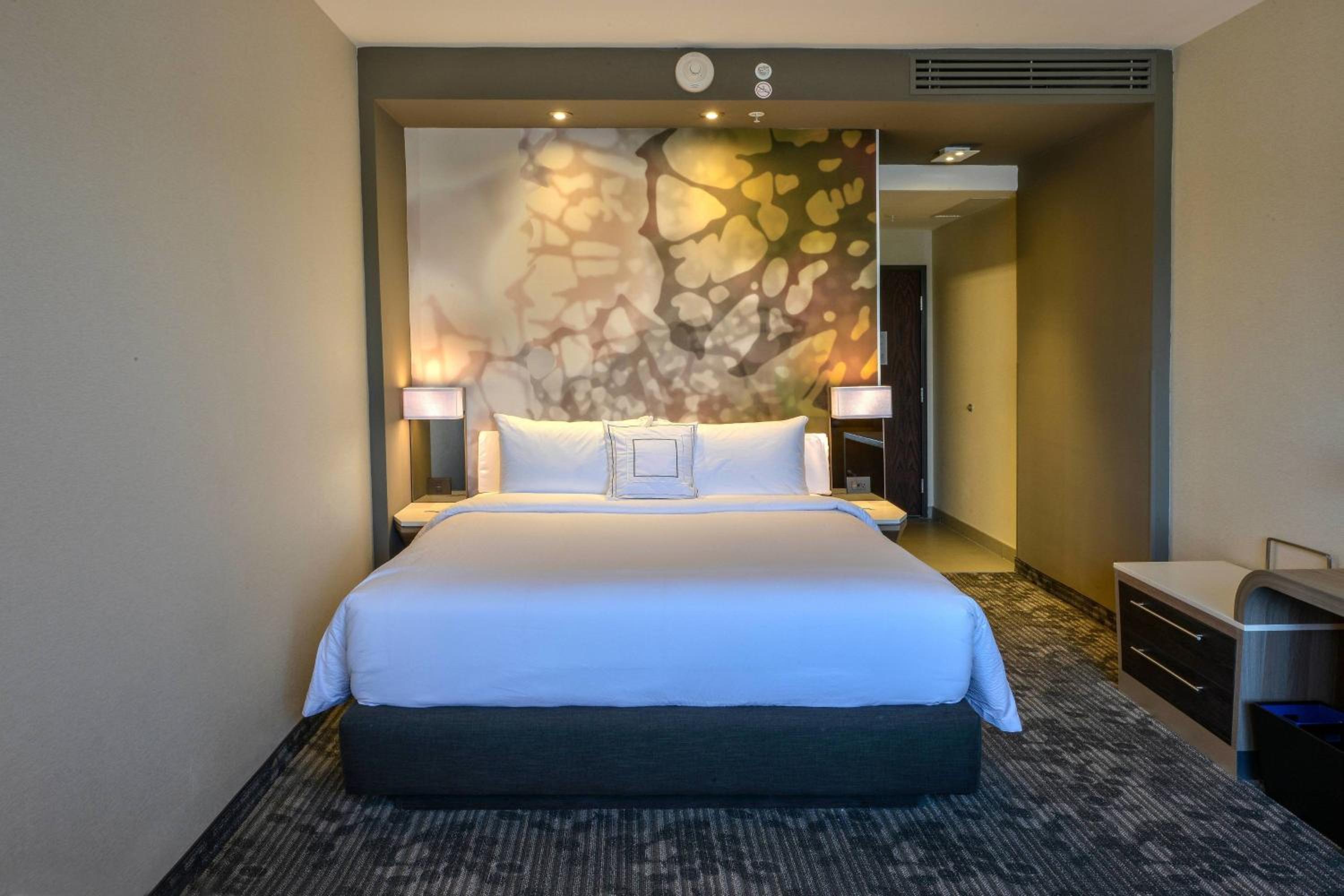 Guest Room, 1 King - Photo 2