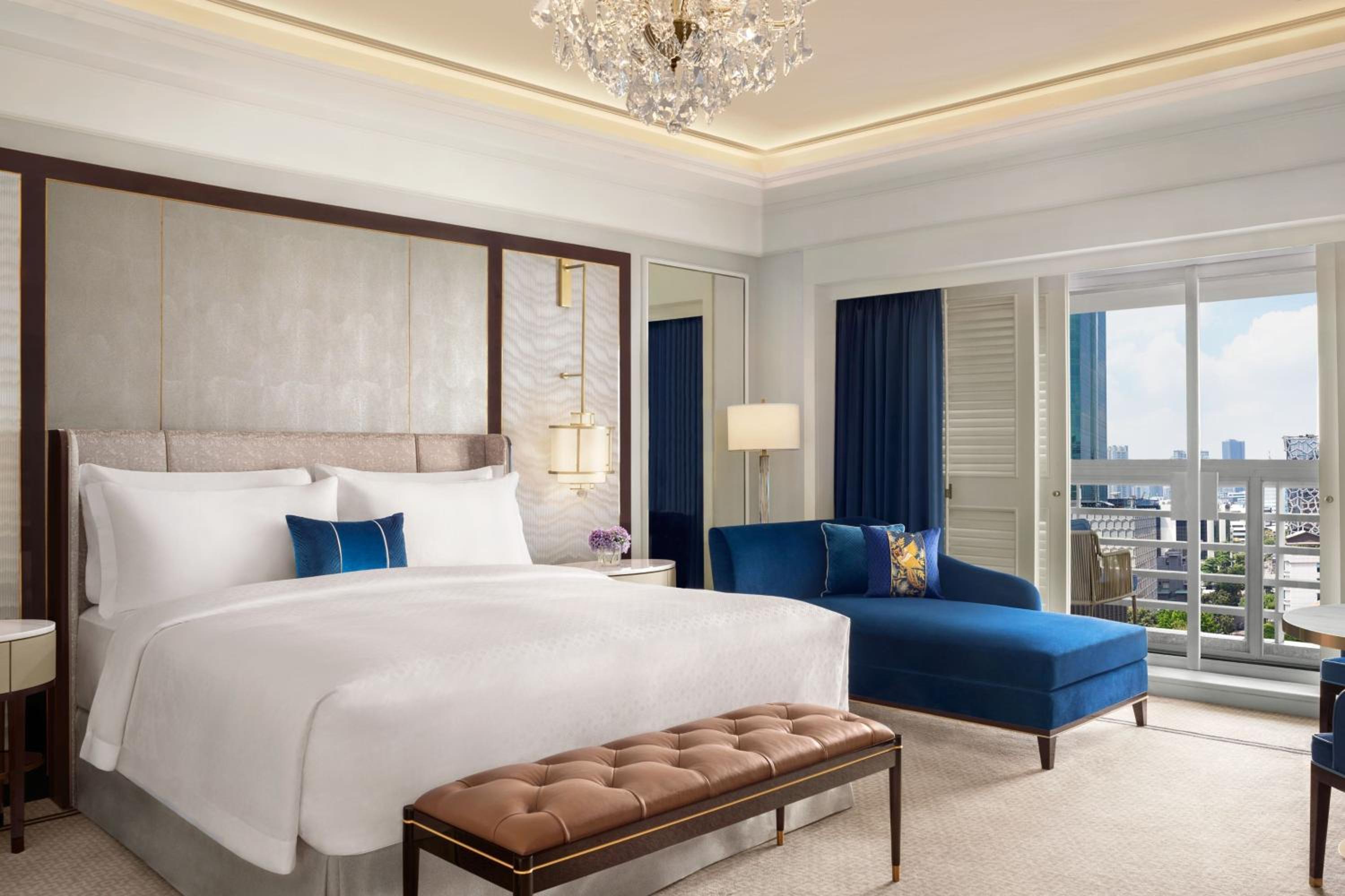 Deluxe King Room with Balcony - Photo 1