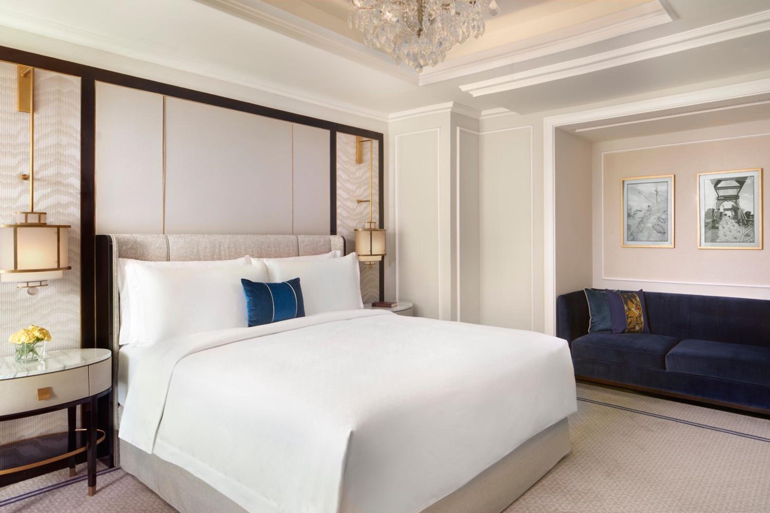 Caroline Astor One-Bedroom King Suite with Balcony - Photo 2