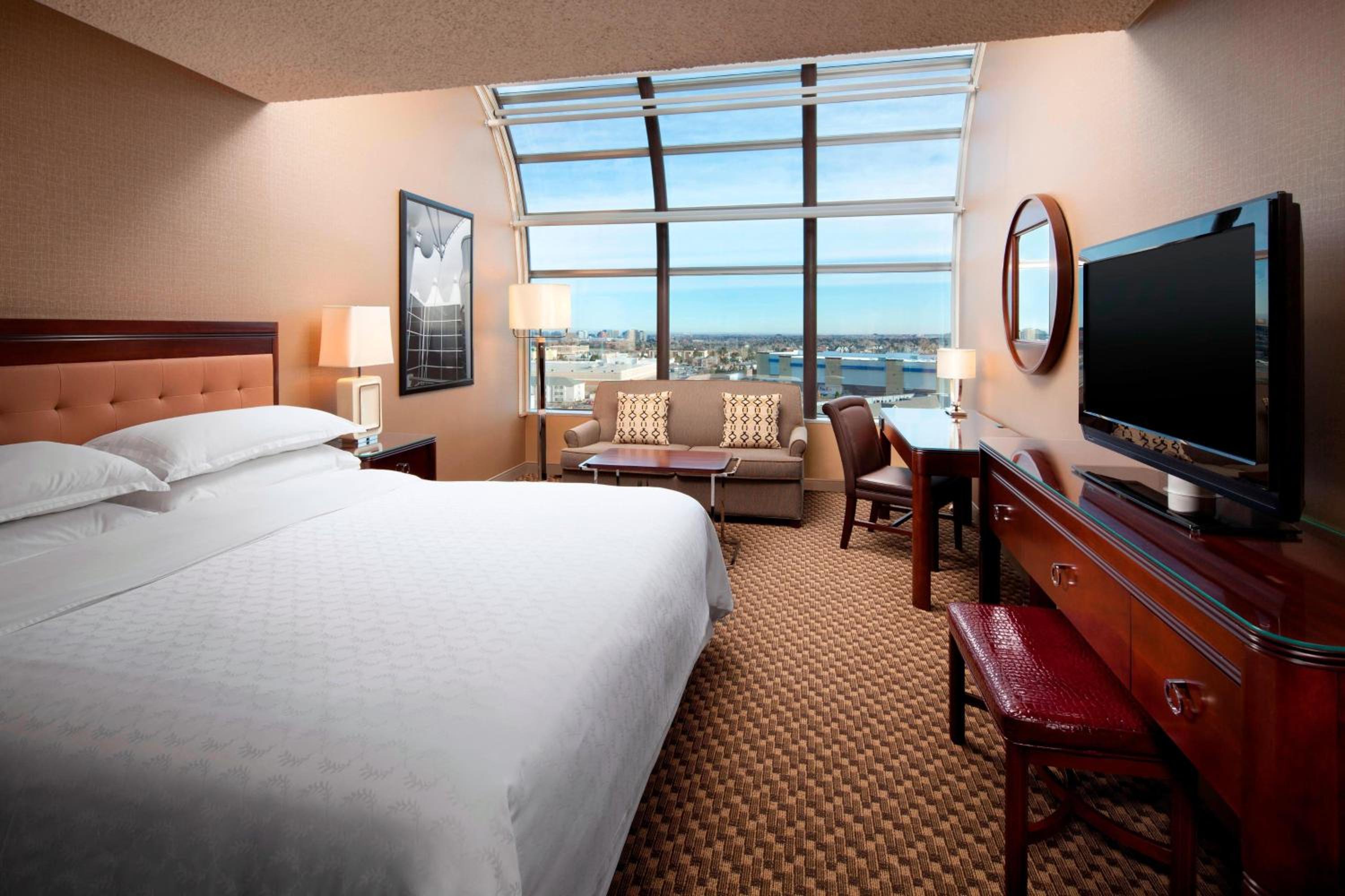 King Room with Sofa Bed and Sky View - High Floor