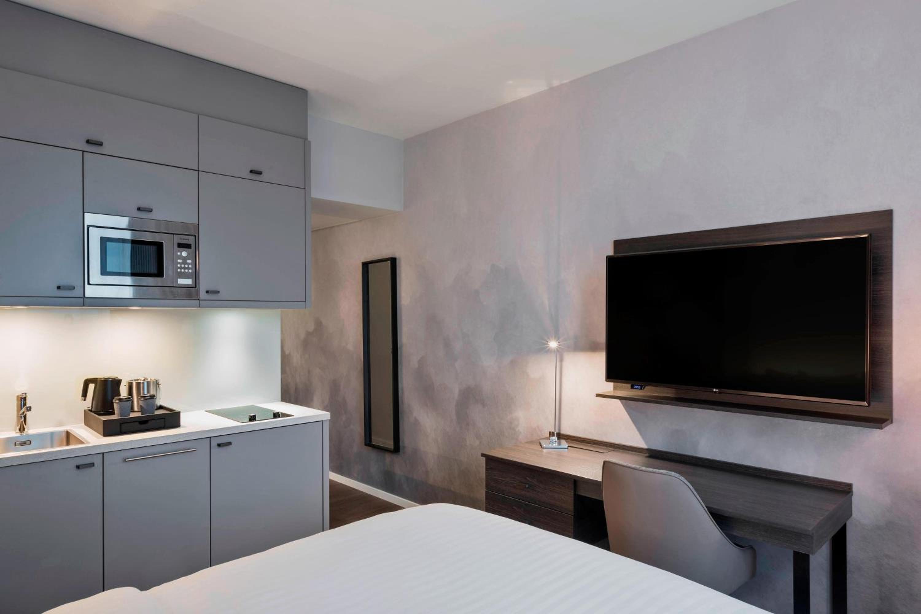 Economy Studio with Queen Bed