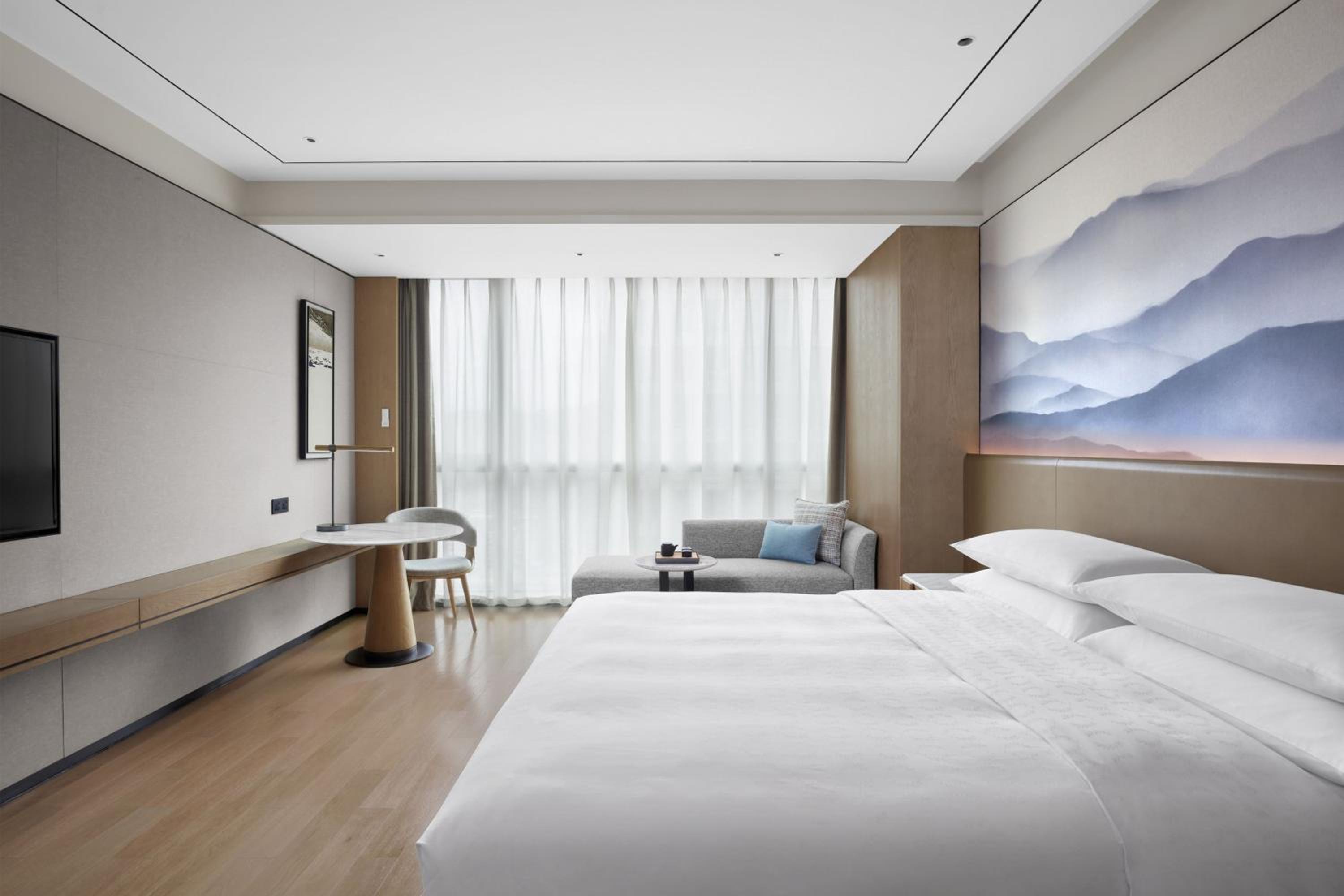 Deluxe King, City view - Photo 1