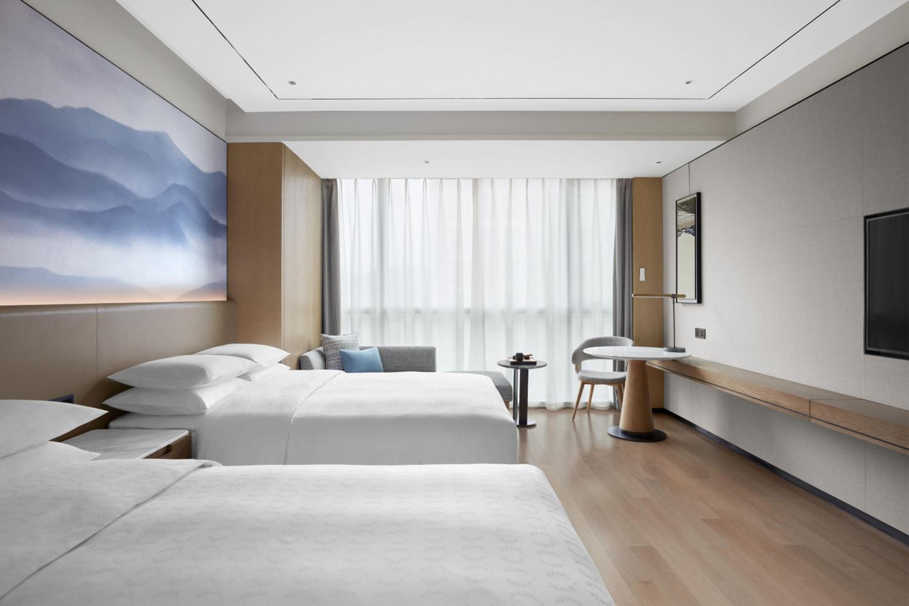 Superior Guest Room with 2 Double, City view - Photo 1