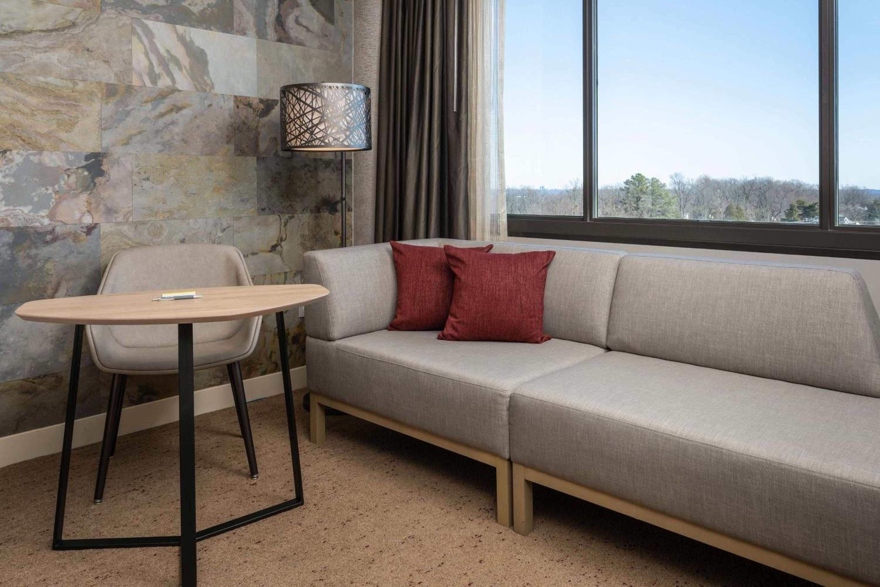 Guest Room, 1 King - Photo 4