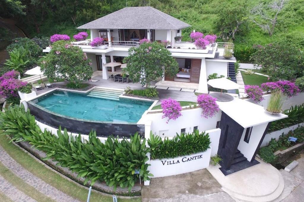 Three-Bedroom Villa photo 2