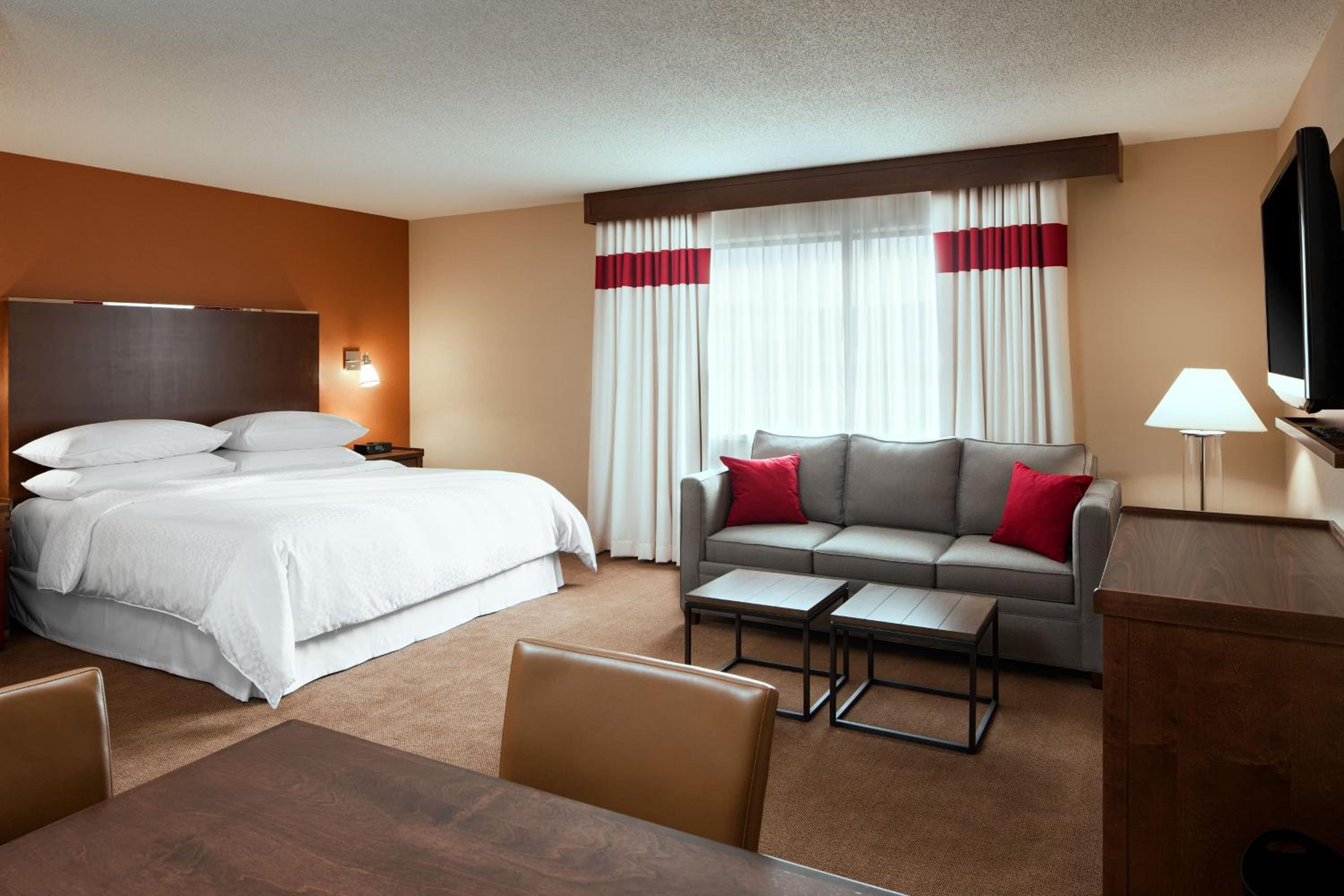 Executive King Suite - Photo 3