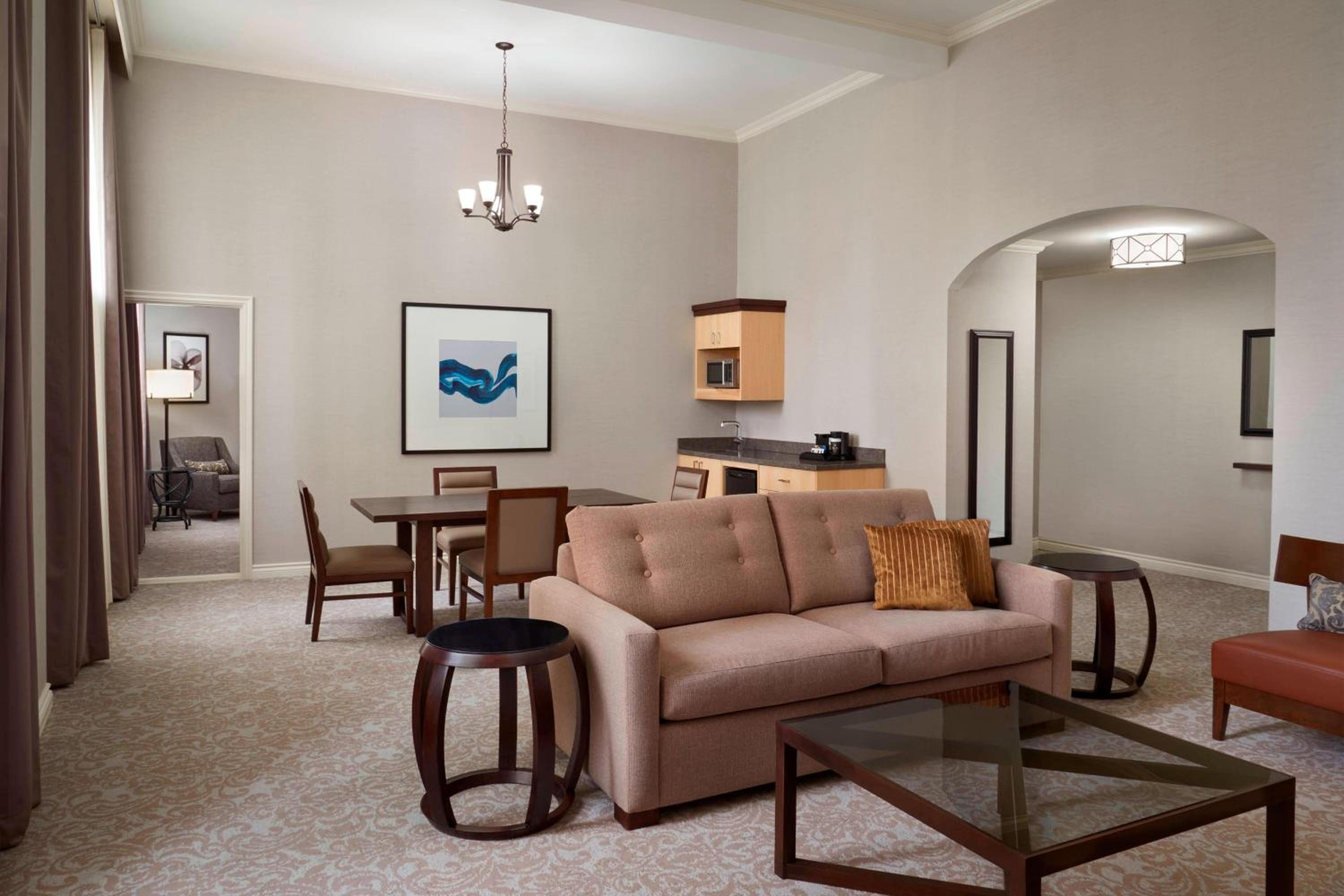 One Bedroom Junior Suite with King Bed thumbnail 5