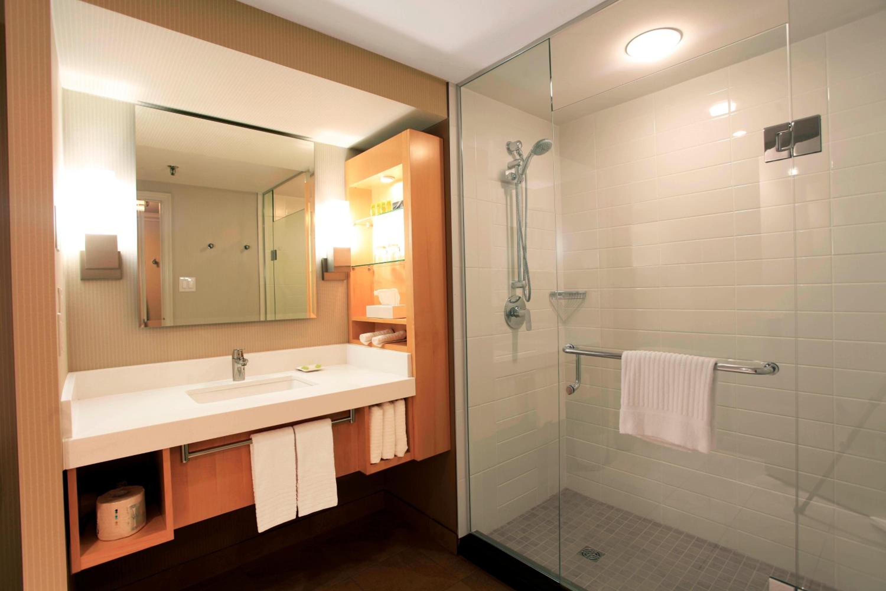 Premier Queen Room