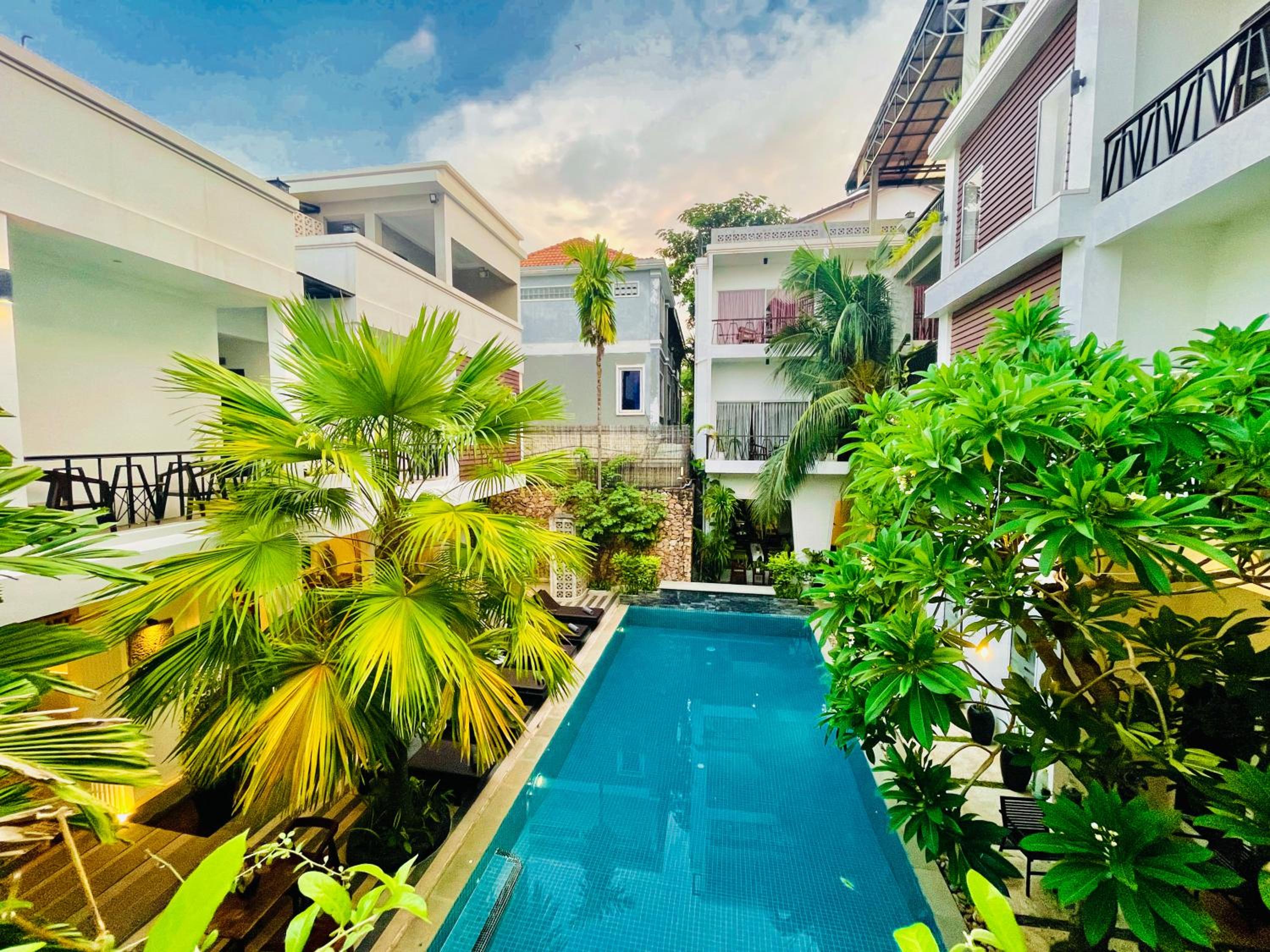 Honeymoon Suite With Balcony Pool View - Free Pick Up - Photo 6