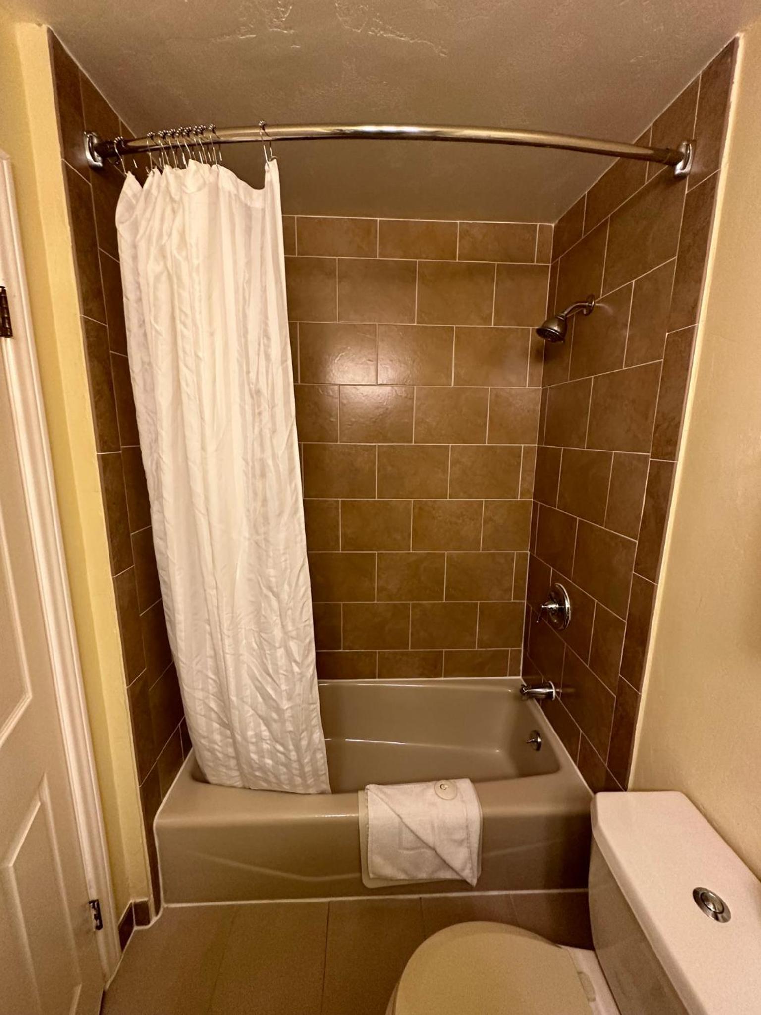Deluxe King Room - Photo 17