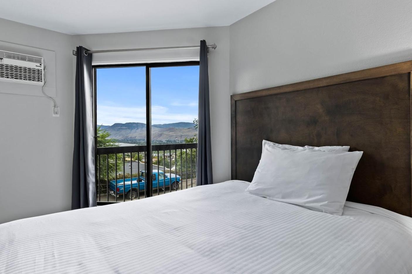 Double Room with Balcony - Photo 4