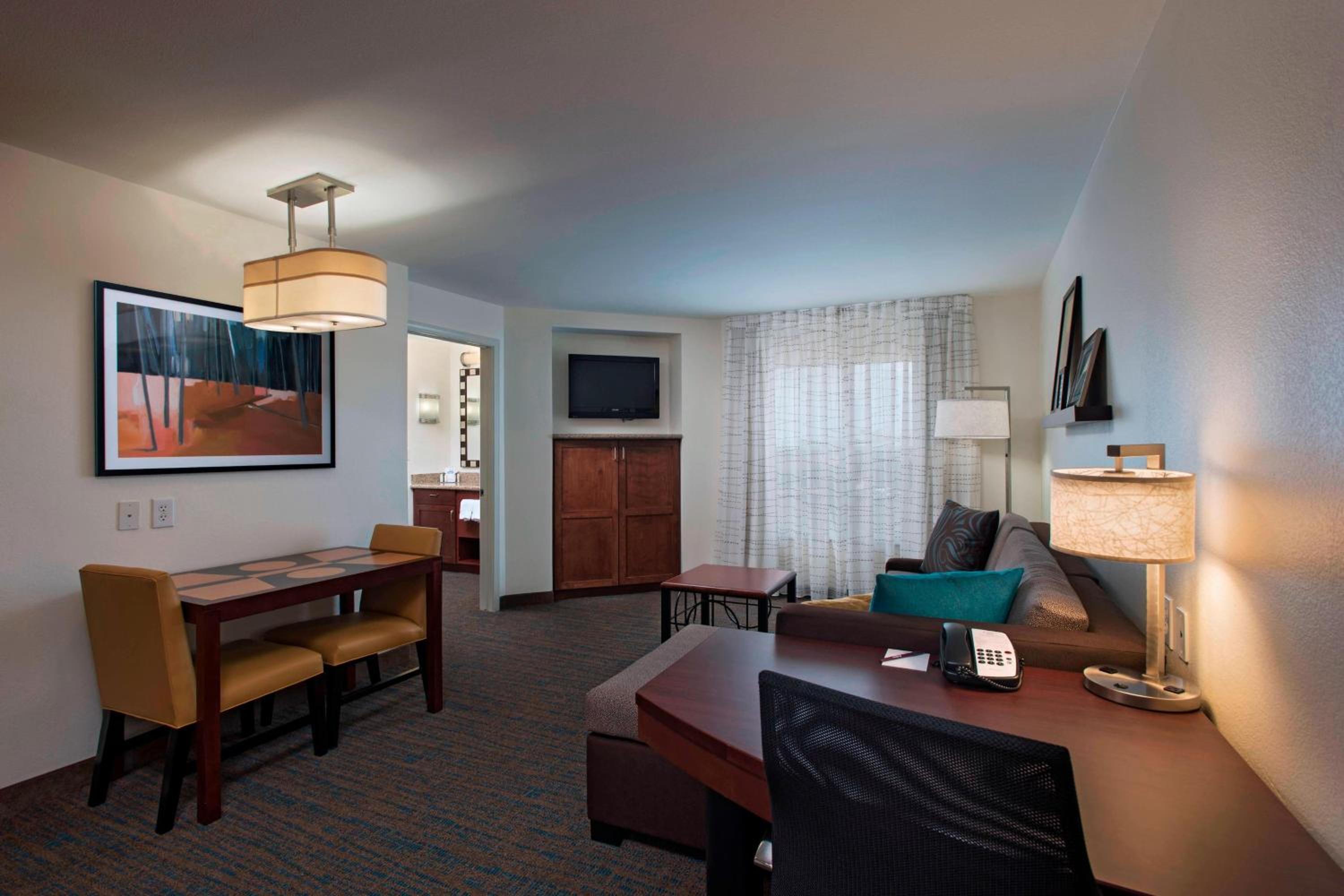 One-Bedroom King Suite with Sofa Bed - Photo 3