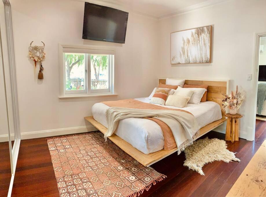 Three-Bedroom House photo 2