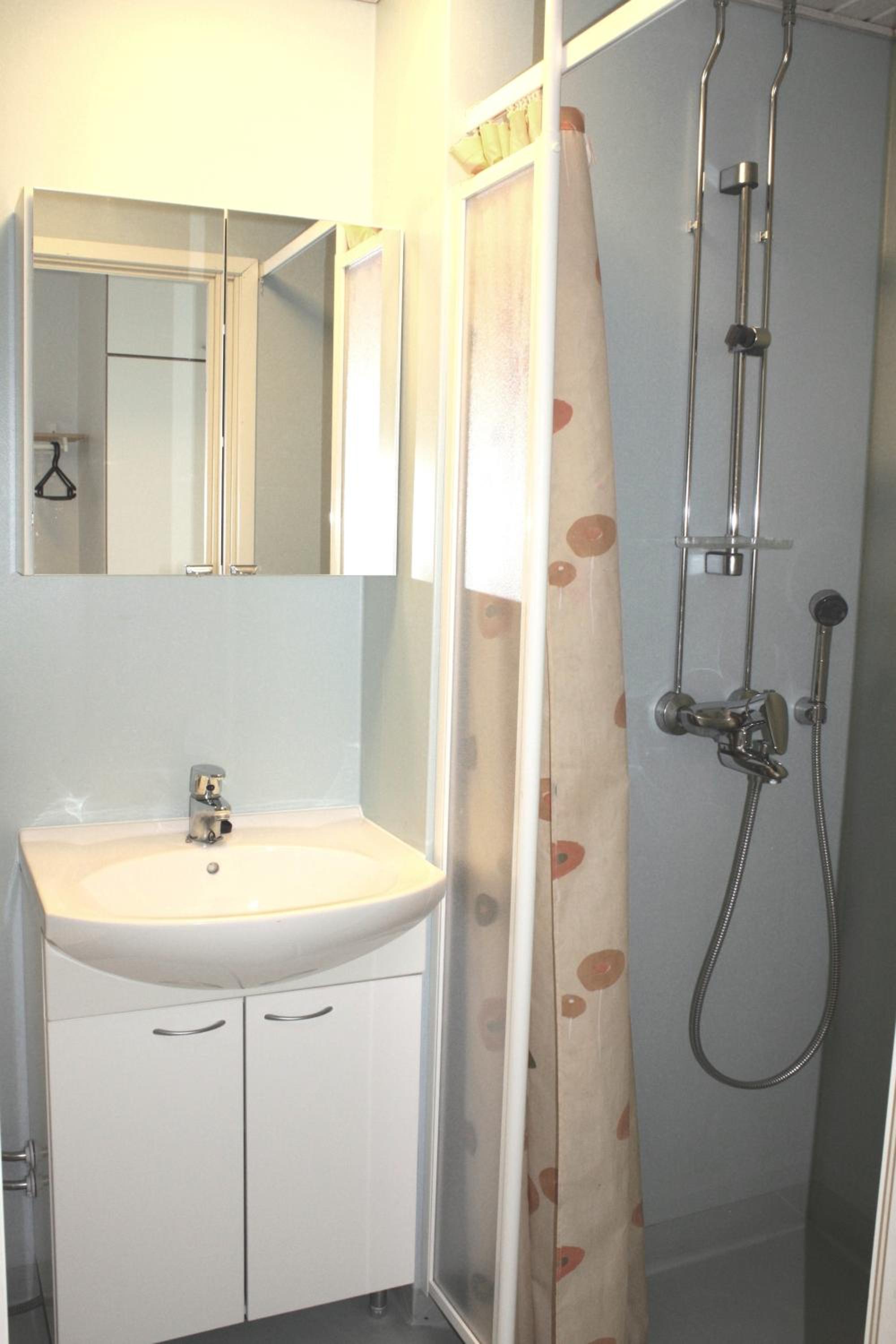 Twin Room With Shared Bathroom photo 3