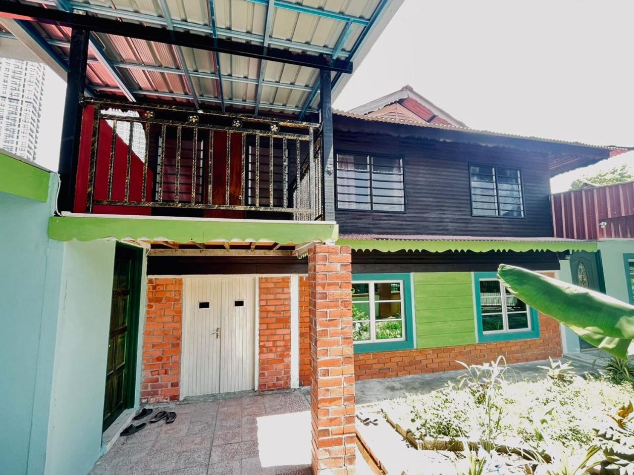 Three-Bedroom House photo 1