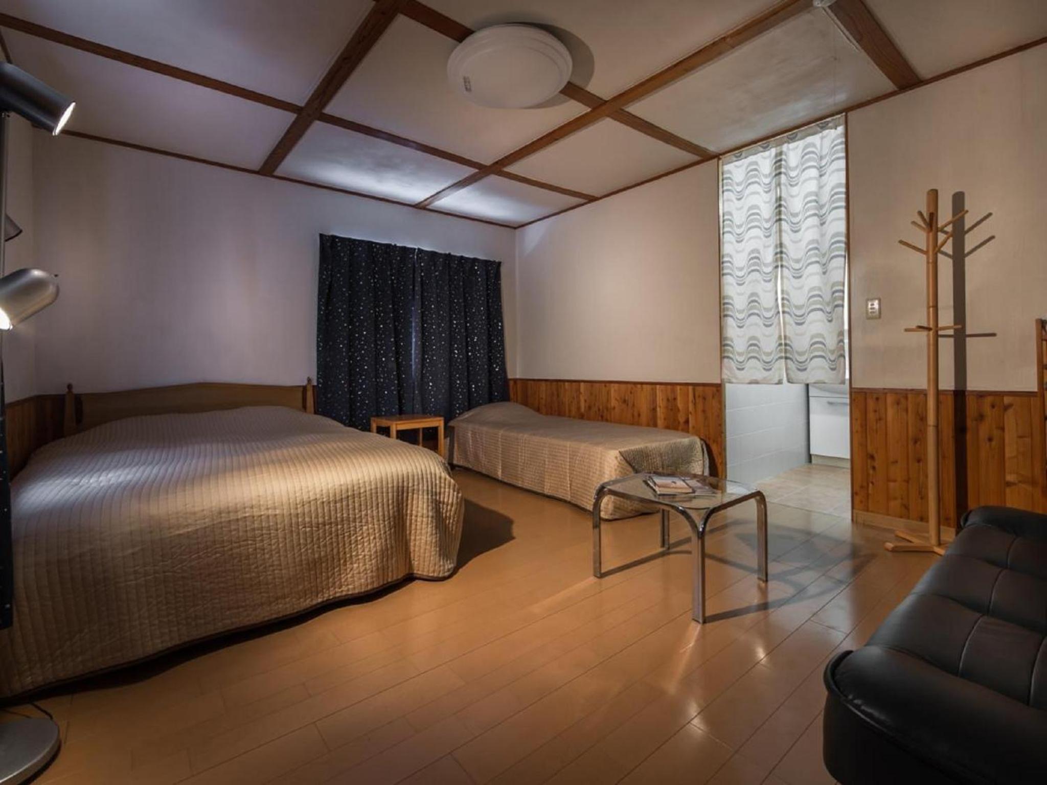 4-Bedroom House - Photo 7