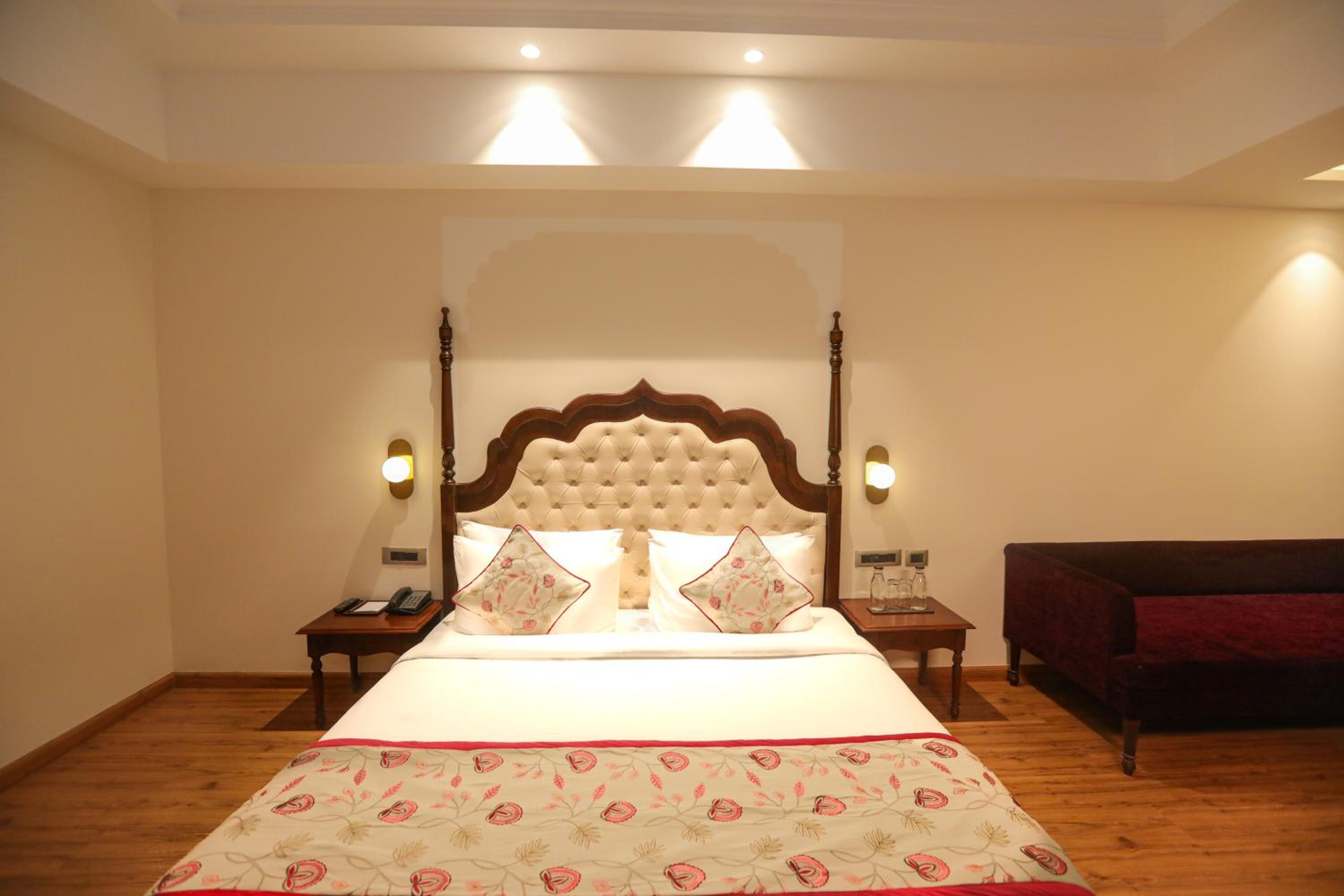 Mughal Club Room with Balcony - Photo 29